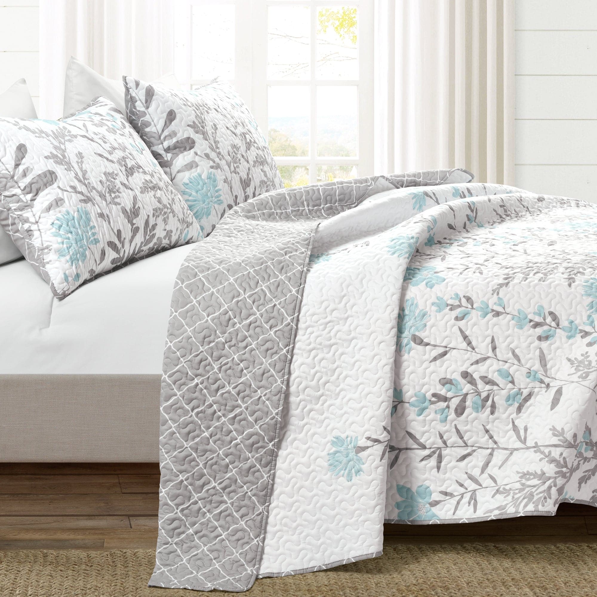 Aprile 3-Piece Quilt Set Queen Size - Soft Bedding Comforter Set with Pillow Shams - Perfect for Master Bedroom, Guest Room & Cozy Home Decor