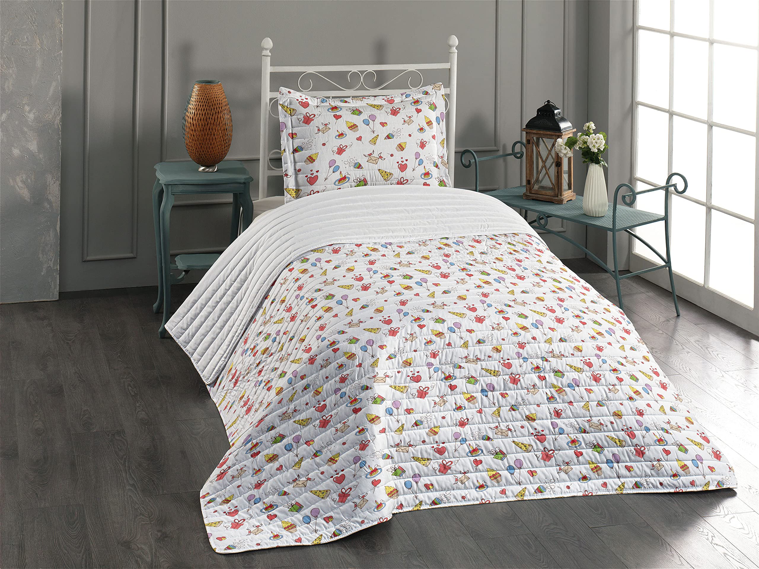 Ambesonne Birthday Microfiber Bedspread Set - Hand Drawn Party Cupcakes, Hearts & Hats Design - Soft Twin Size Bedding with Pillow Sham & Comforter - Perfect for Surprise Celebrations, Kids Rooms & Themed Parties