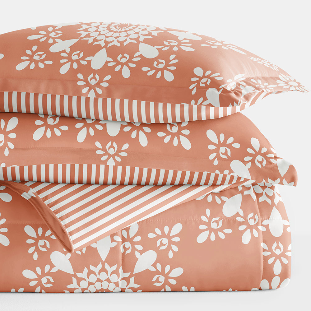 Daisy Medallion Reversible Down Alternative Comforter Set - All-Season Hypoallergenic Bedding for Master Bedroom, Guest Room & Dorm - Soft & Cozy Queen Size Comforter with Pillow Shams