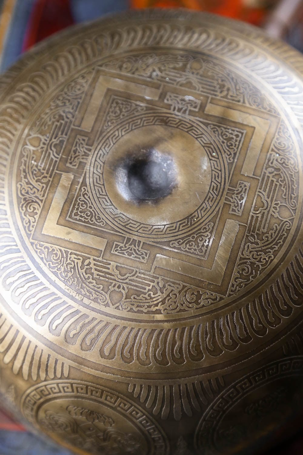 Authentic Auspicious Symbols Lingham Singing Bowl - Handcrafted Meditation & Healing Bowl for Yoga, Sound Therapy, and Spiritual Practices