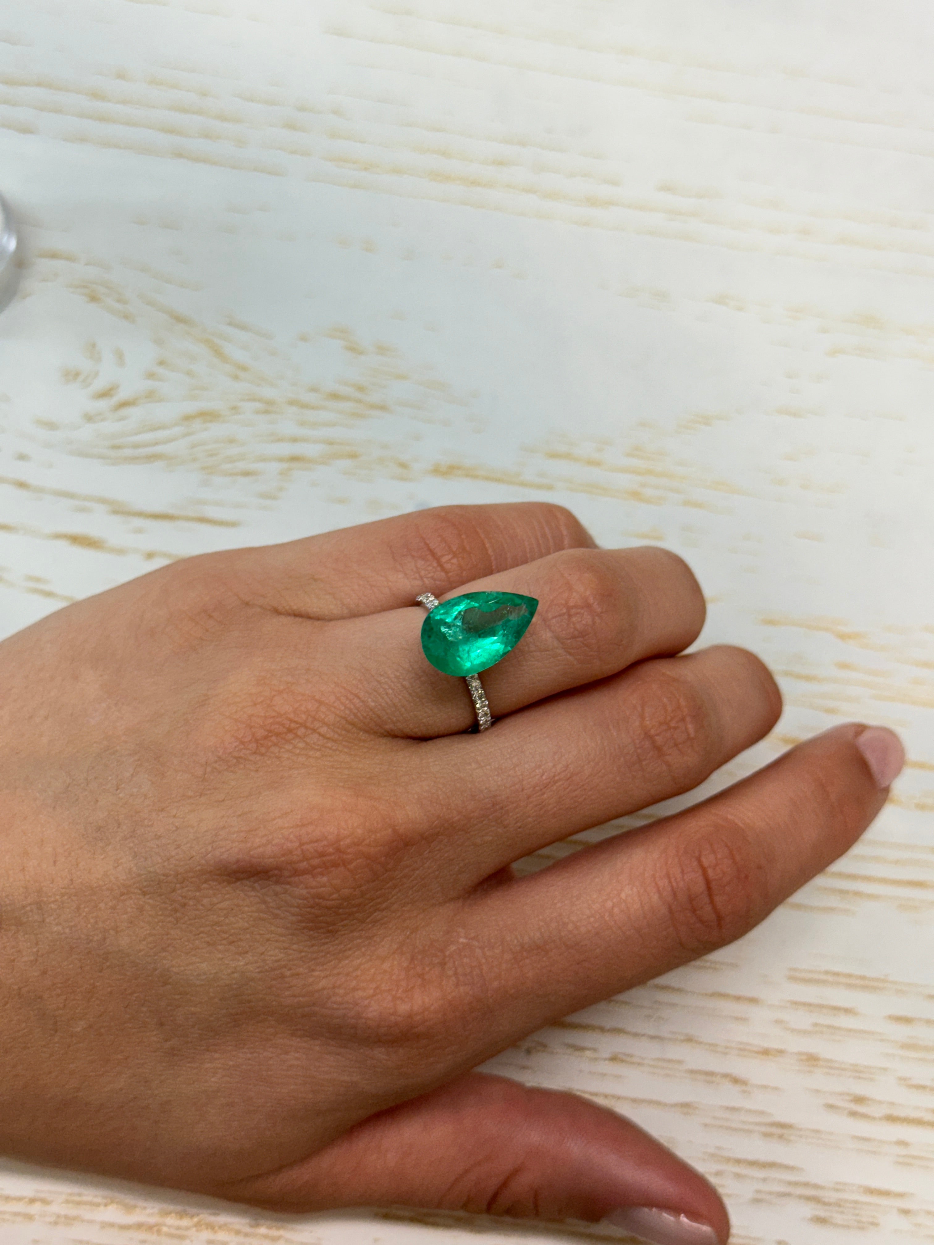 5.27 Carat 16x10mm Medium Green Natural Loose Colombian Emerald Pear Cut Gemstone for Jewelry Making, Engagement Rings & Luxury Gifts