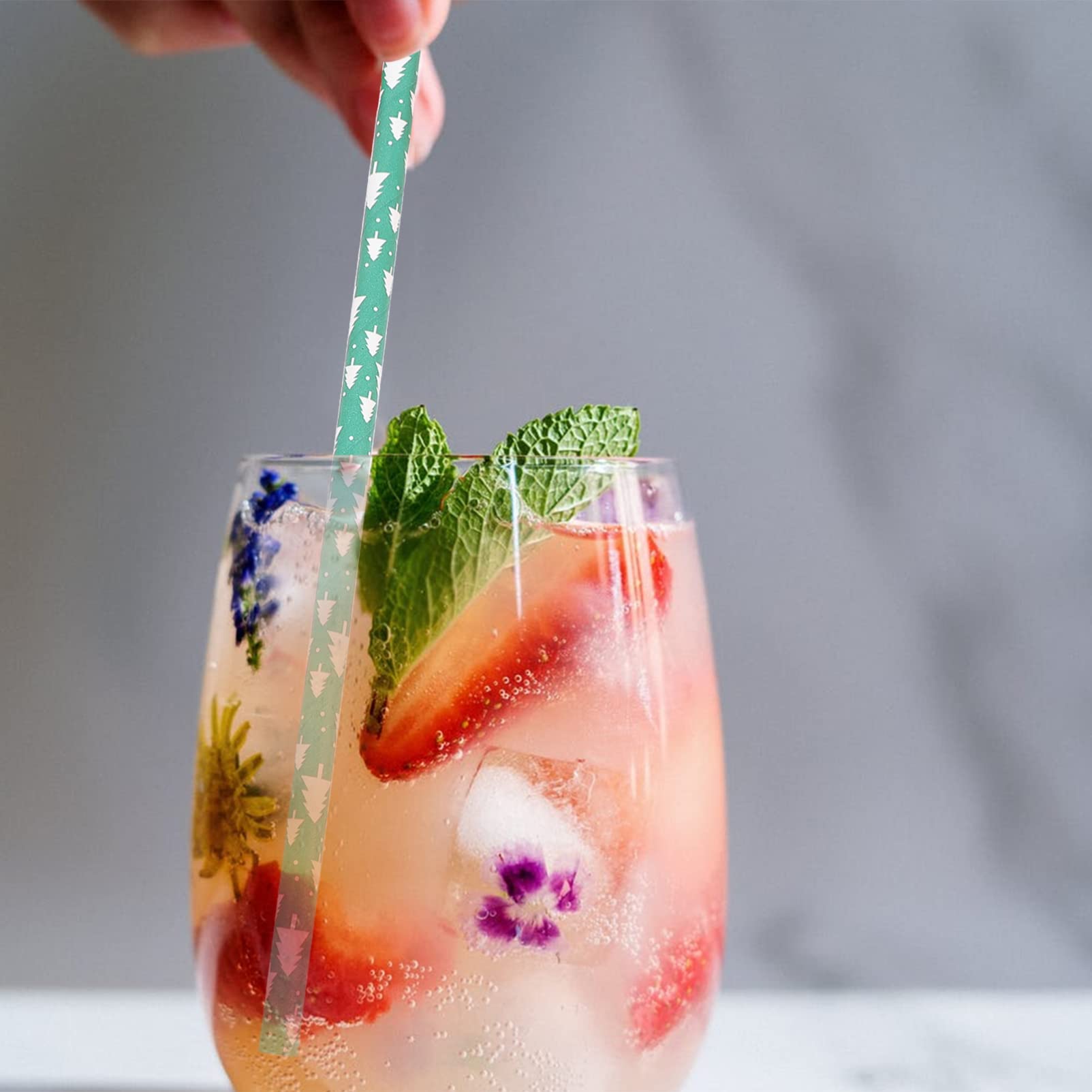 200pcs Christmas Paper Straws - Eco-Friendly Disposable Beverage Straws for Xmas Party, Holiday Drinks, Kids Banquet & Seasonal Celebrations | Red & Green Decorative Party Supplies