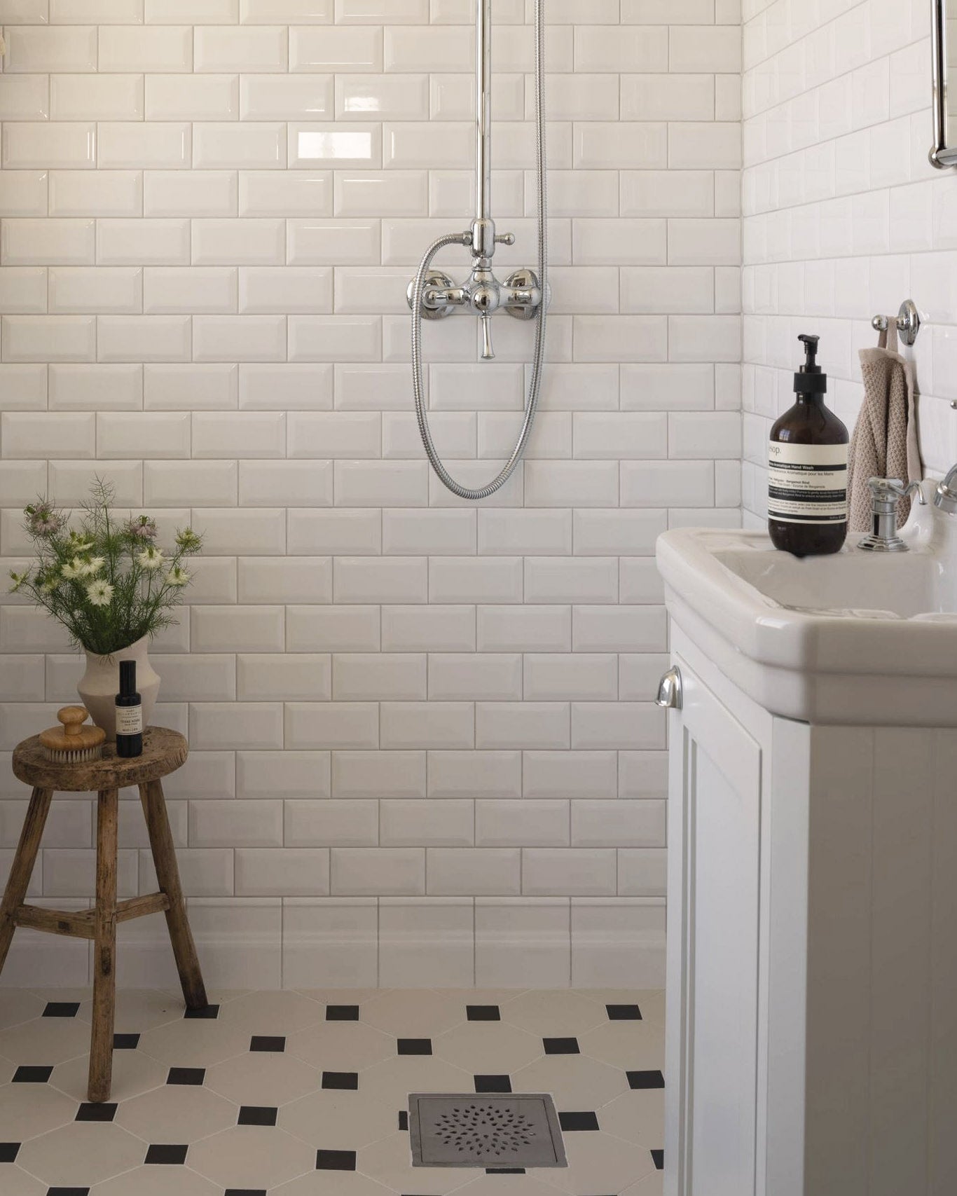 Kakel Victoria White Glossy Floor Tile Baseboard 15 x 15 cm - Perfect for Bathroom & Kitchen Renovation