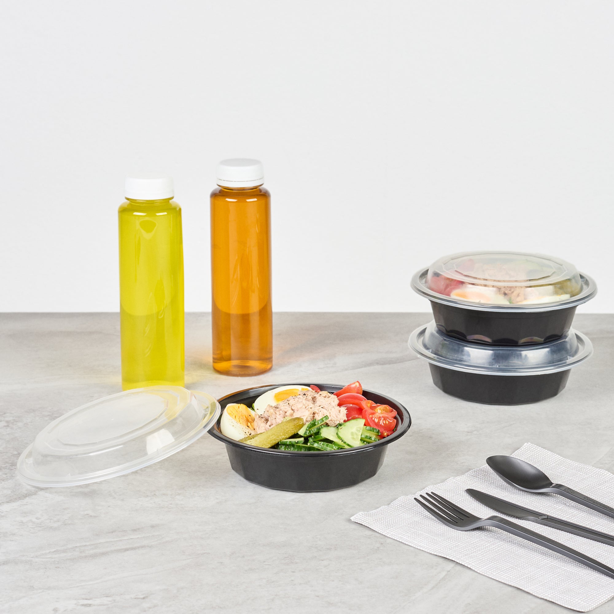16 oz Black Plastic Takeout Containers with Clear Lids - 50 Pack, Microwave Safe (6.25