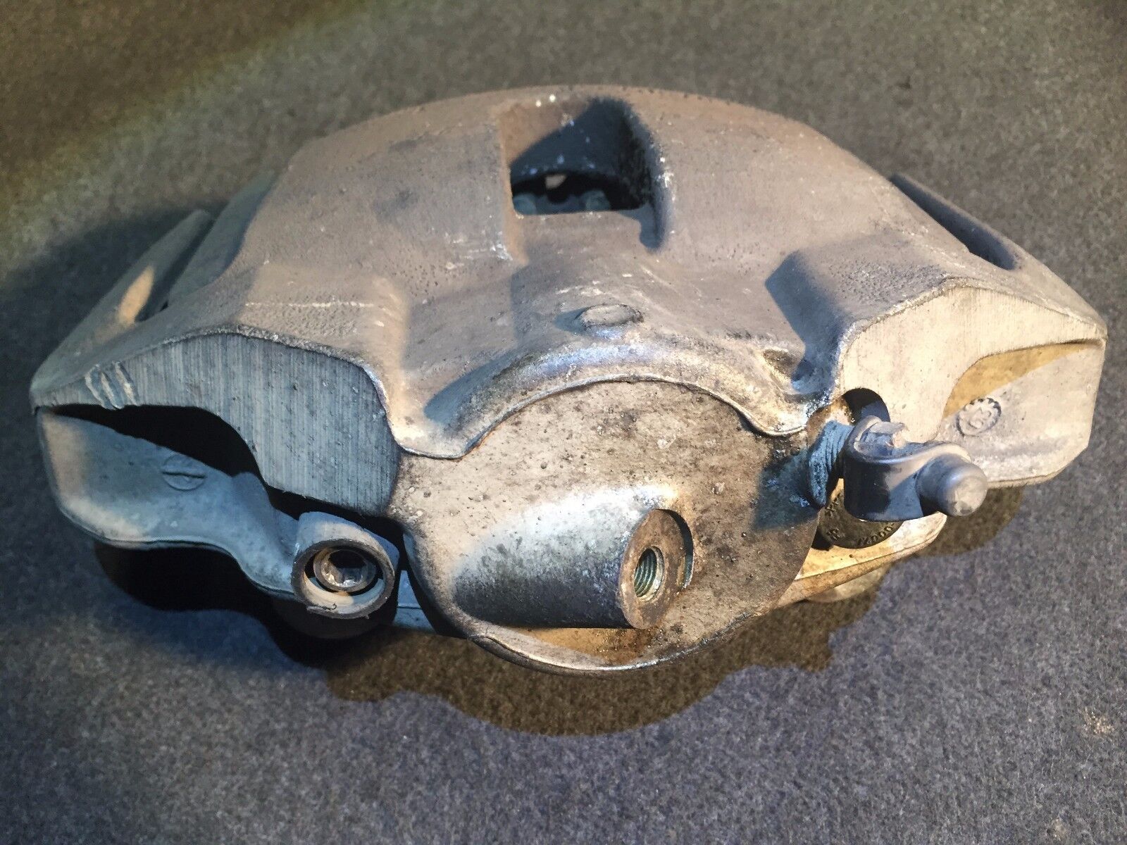 2002-2005 BMW 745i 745li E65 E66 Front Left Driver Side Brake Caliper OEM Replacement - Perfect for Smooth Braking & Performance Driving