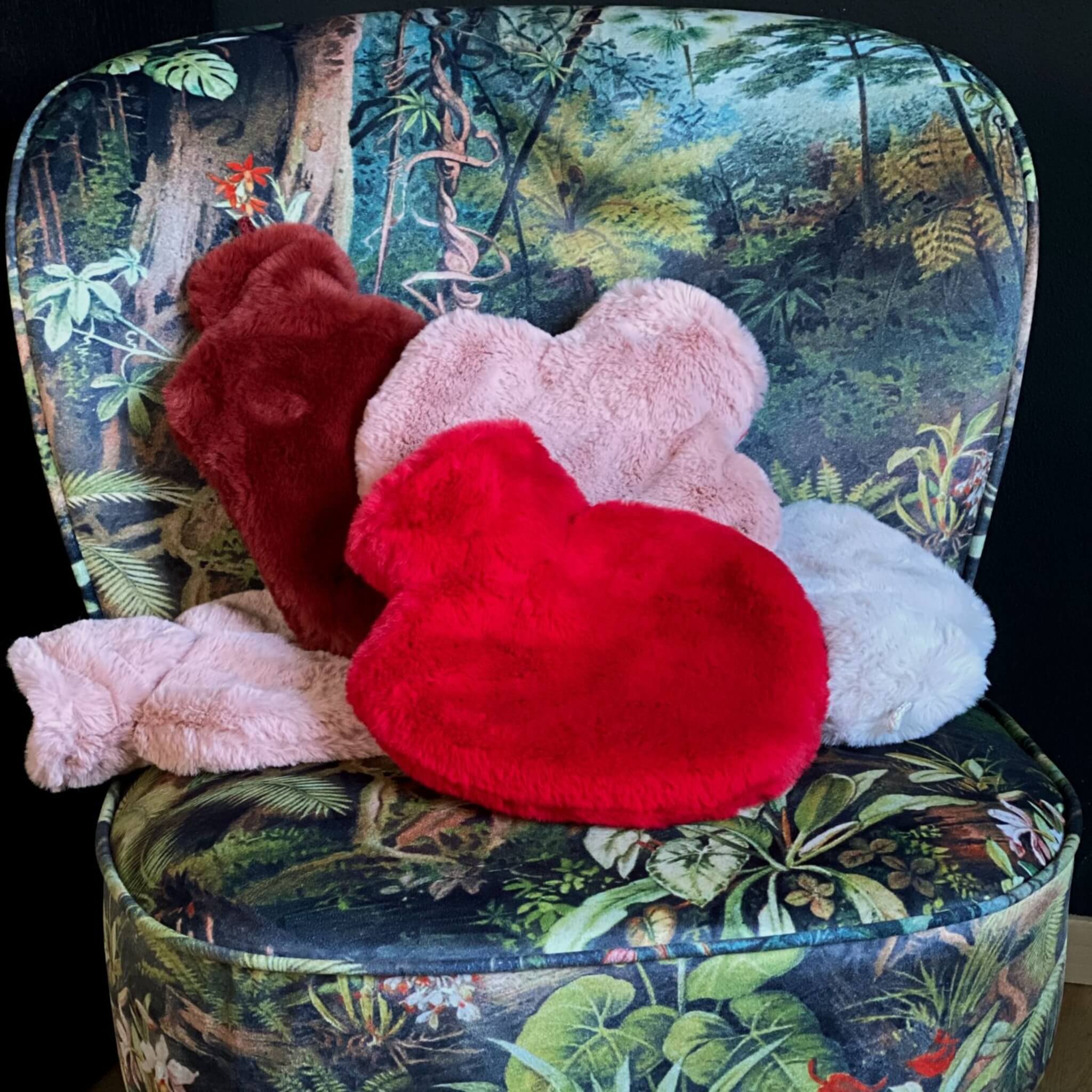 1 Liter Heart Shaped Hot Water Bottle with Soft Rose Pink Faux Fur Cover - Rubber-Free Design for Pain Relief & Warmth - Perfect for Cold Nights, Period Cramps, and Cozy Gift Giving