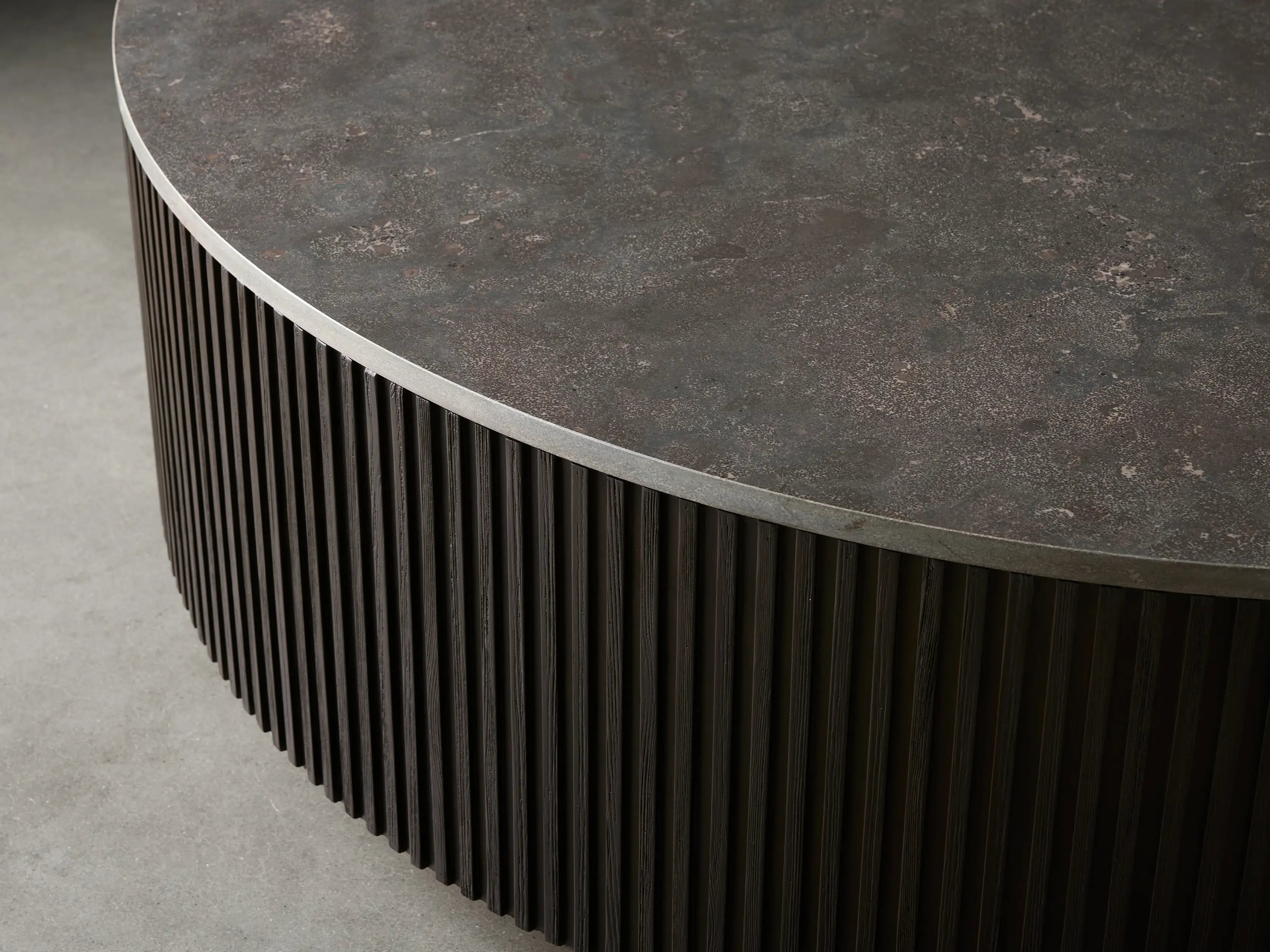Modern Round Coffee Table - Stylish & Durable Living Room Centerpiece for Home Decor | Perfect for Small Spaces, Apartments & Cozy Gatherings