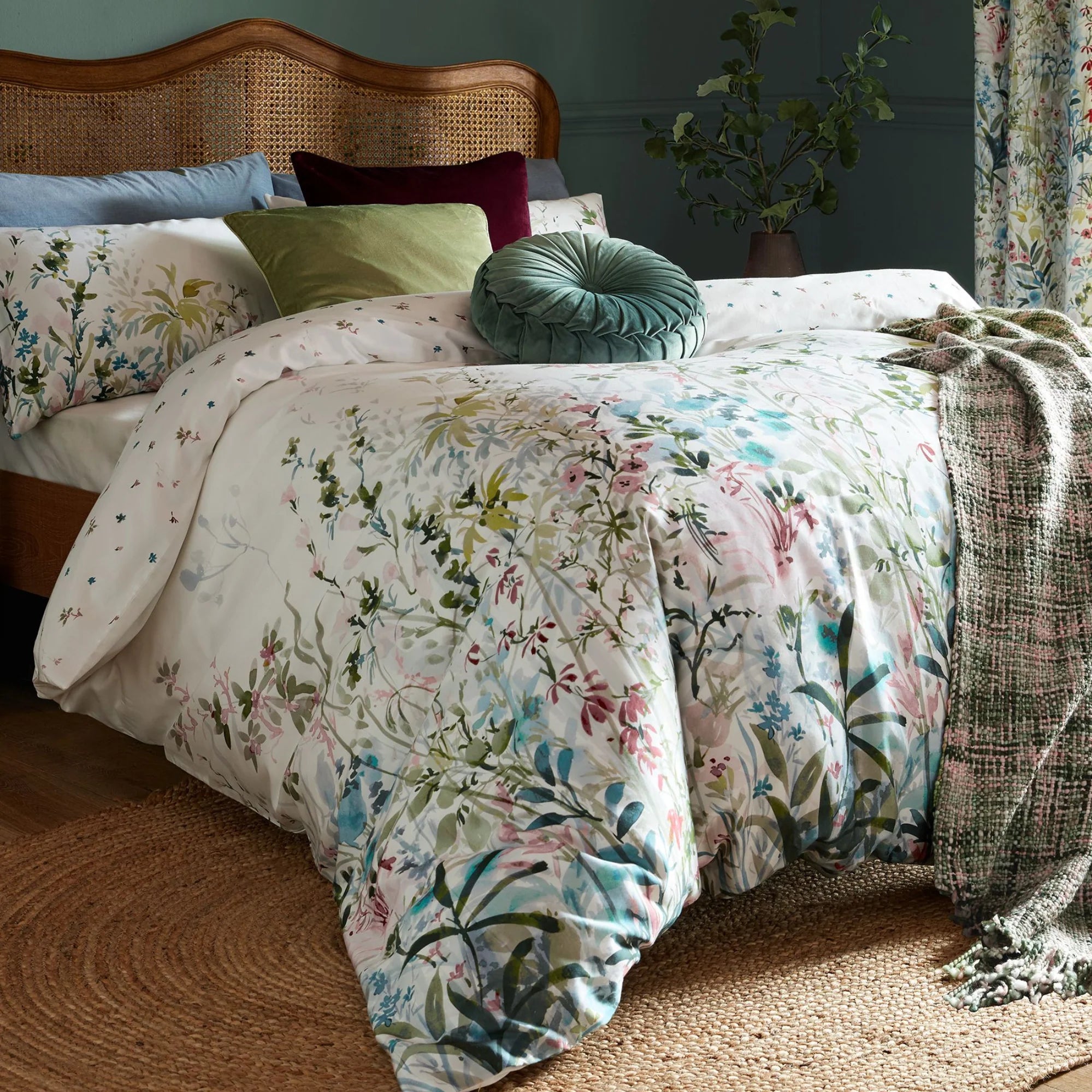 Laura Ashley Pointon Fields Duvet Cover Set - Floral Printed Bedding Collection | Queen/King Size | Soft Cotton Blend | Perfect for Master Bedroom, Guest Room & Vacation Homes