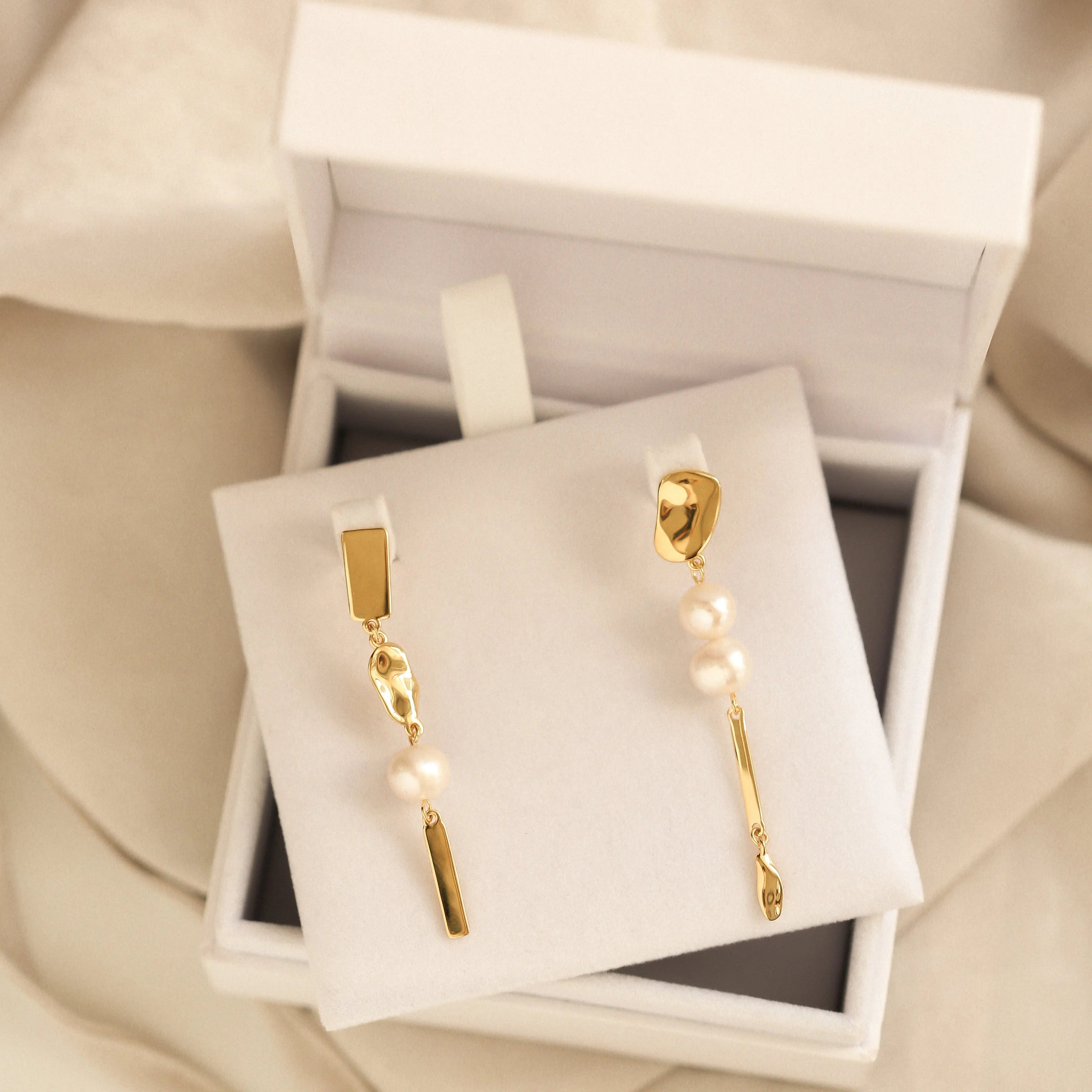 Stylish Antony Earrings for Women - Trendy Gold Hoop Earrings for Everyday Wear - Perfect for Parties, Work & Casual Outfits