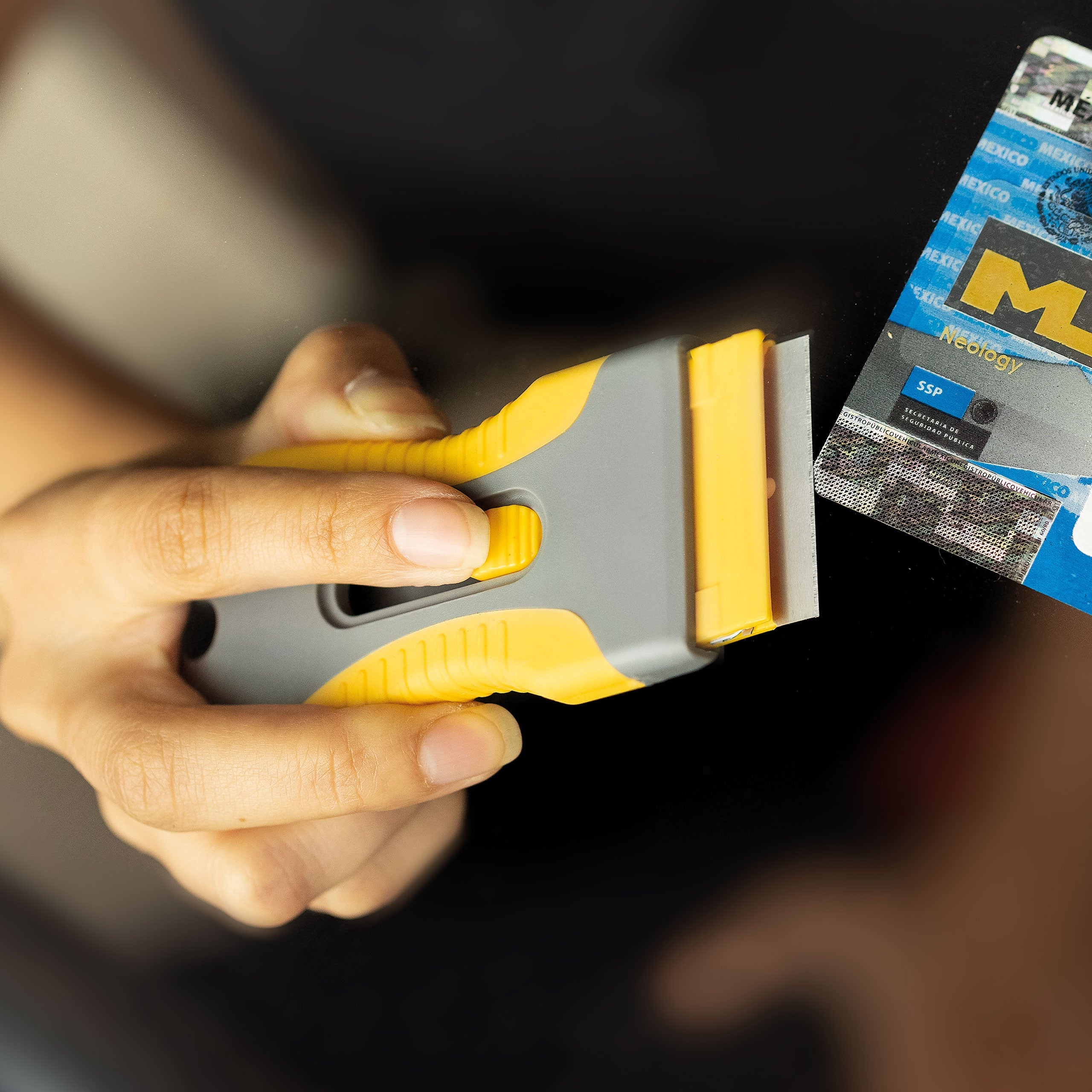 Retractable Scraper - Extendable Cleaning Tool for Kitchen, Bathroom, and Outdoor Use - Perfect for Grills, Tiles, and Glass Surfaces