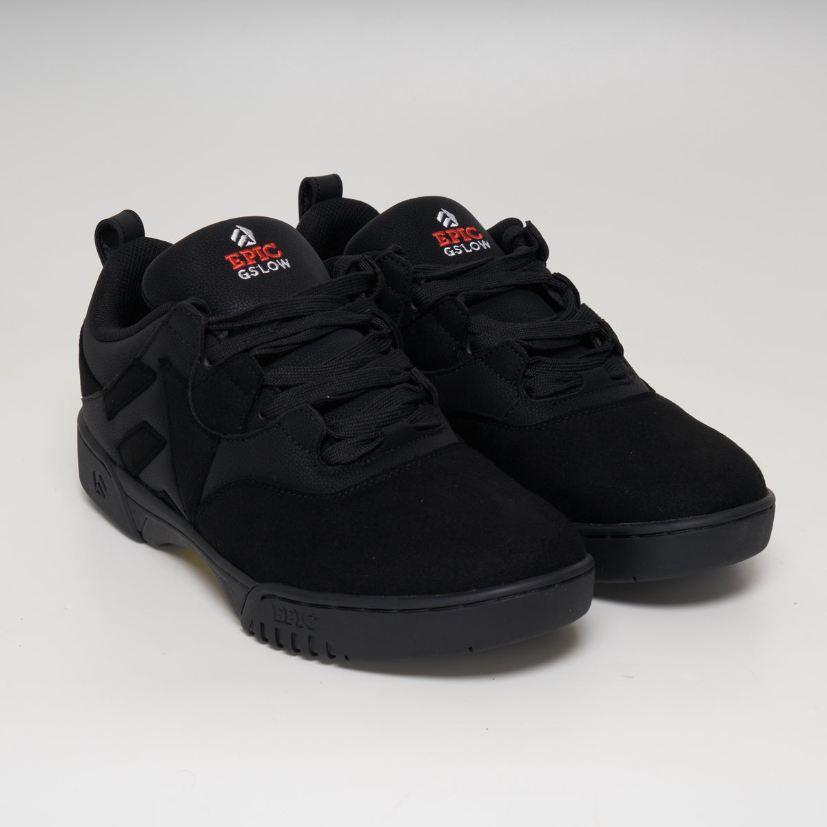 Epic Grindshoes Low Raven - Premium Skate Shoes for Men & Women - Durable & Comfortable for Street Skating, Park Rides & Urban Fashion