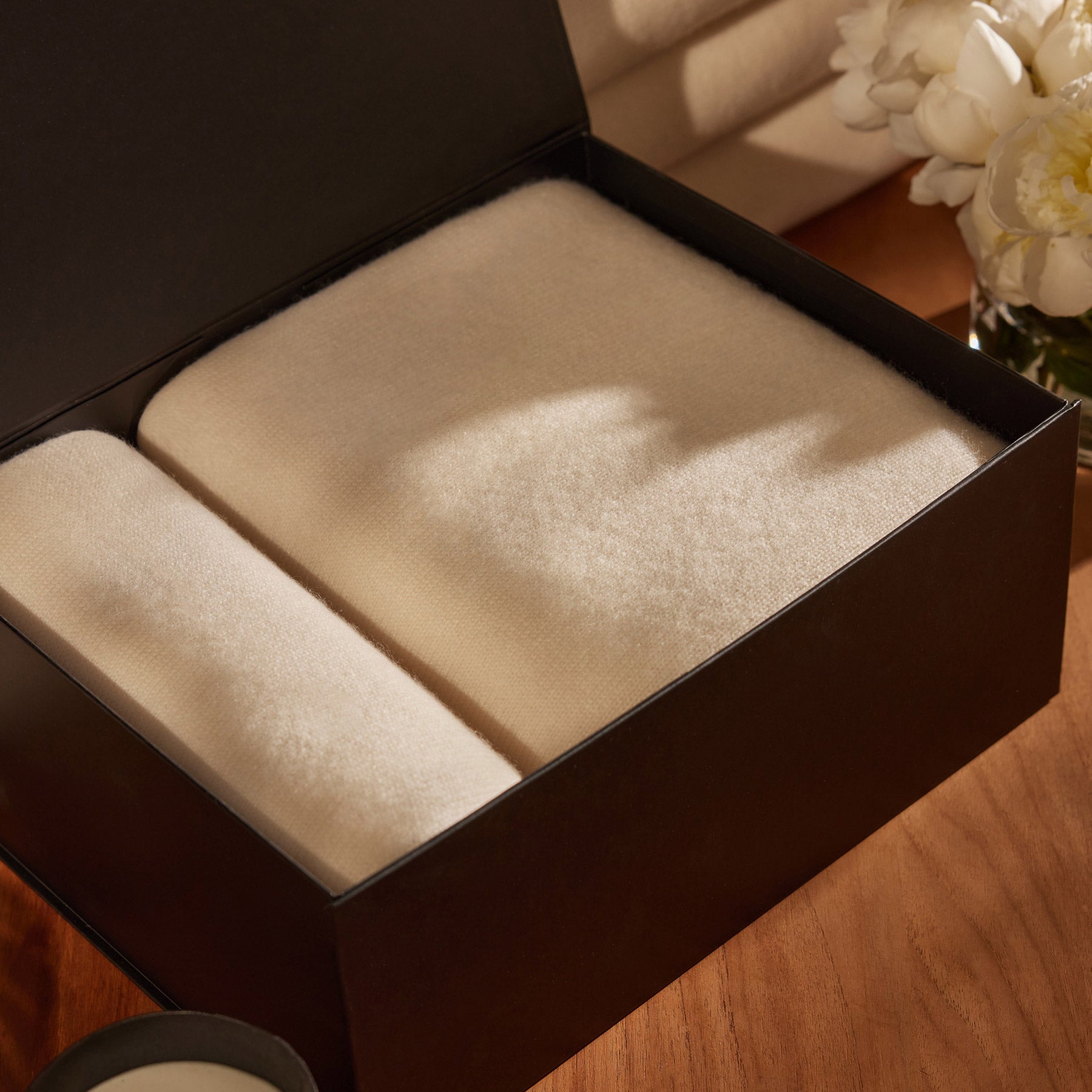 Luxury Solid Cashmere Blanket Gift Set - Premium Soft White Winter Blanket for Bed, Sofa & Travel - Perfect Cozy Gift for Christmas, Wedding & Home Decor