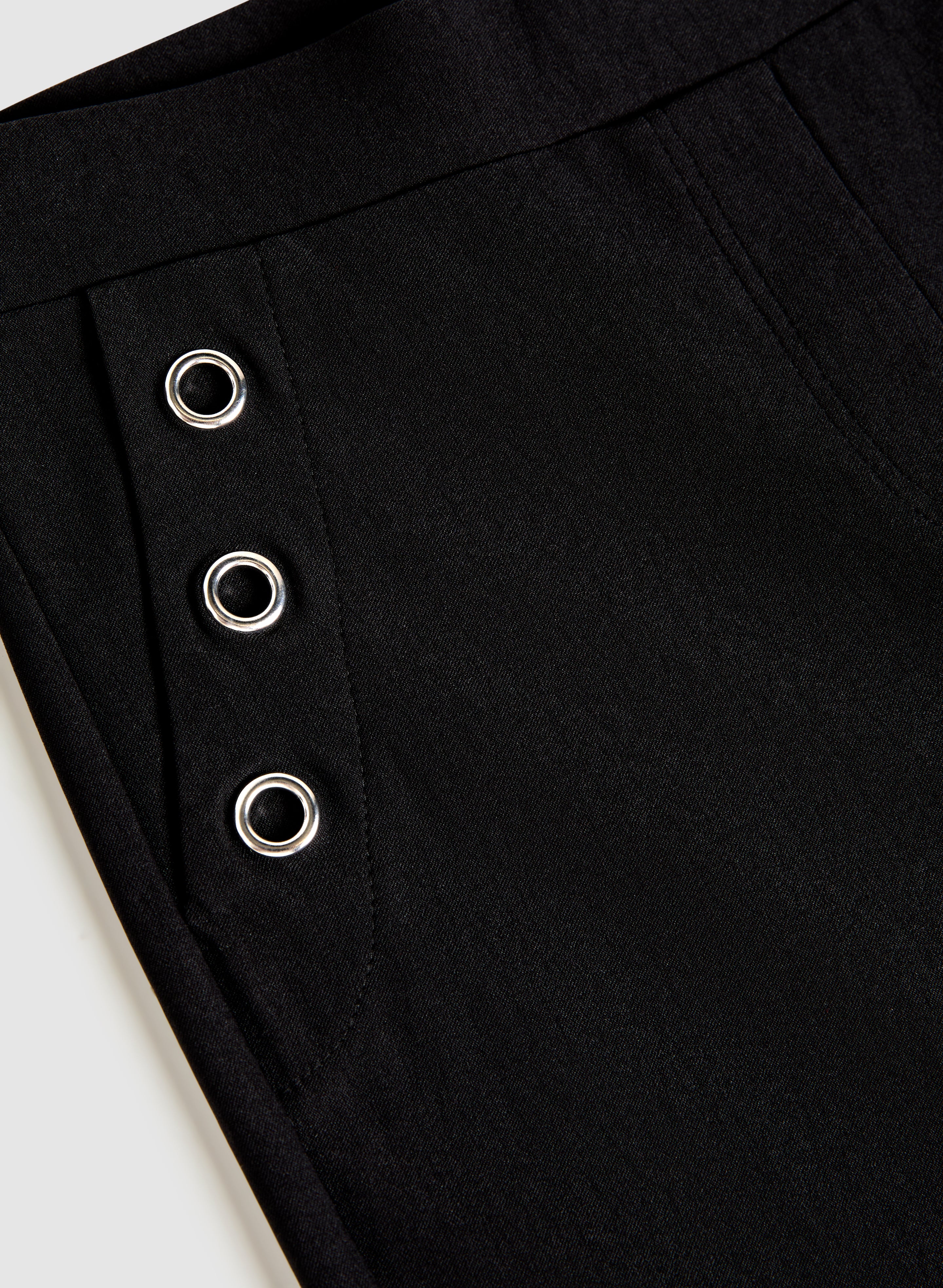 Stylish Eyelet Pull-On Capris for Women - Comfortable Summer Casual Pants with Decorative Details - Perfect for Beach, Travel & Everyday Wear