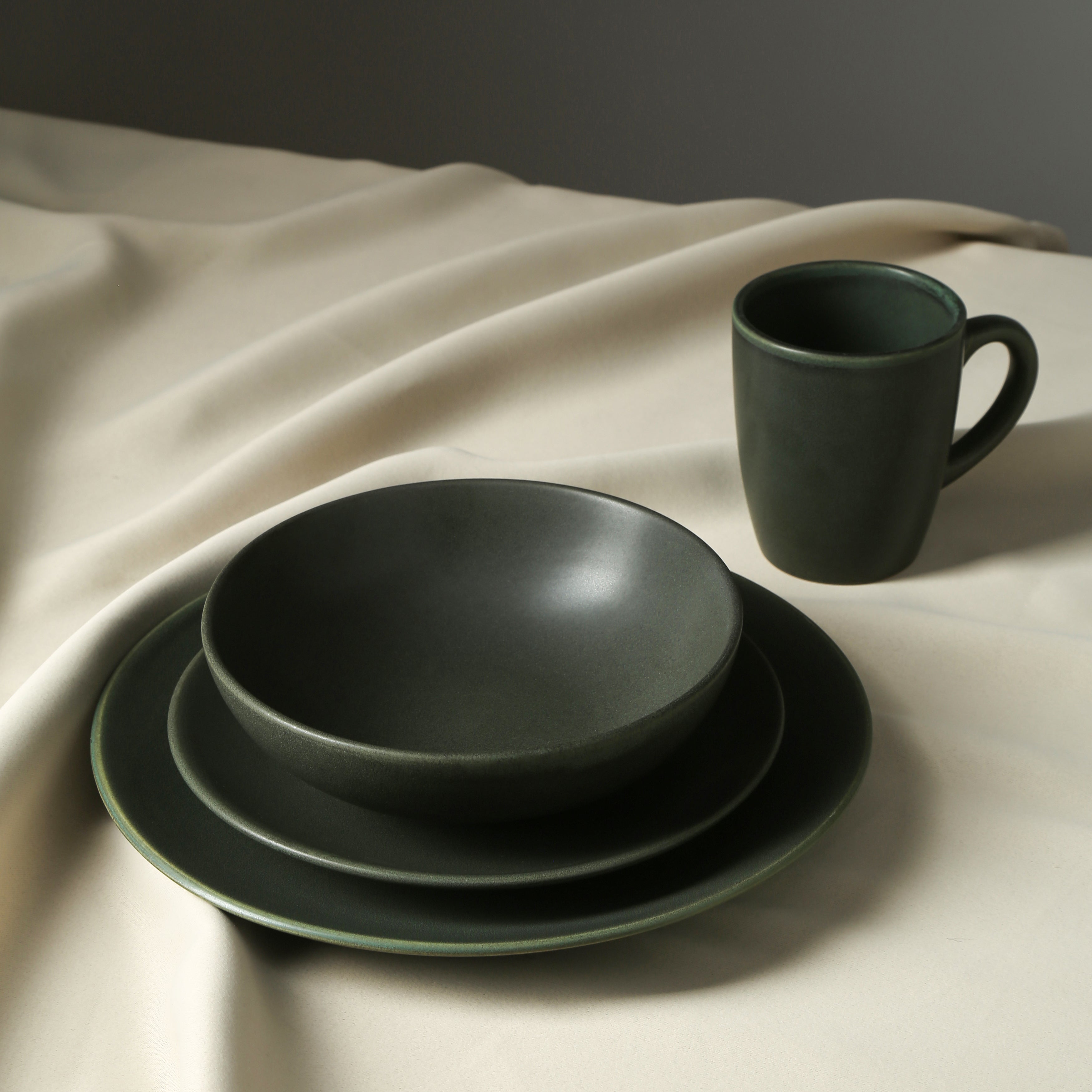 Premium Grao Stoneware Dinnerware Set - Eco-Friendly Green Dinner Plates, Bowls & Mugs - Perfect for Family Dinners, Restaurant Use & Special Occasions