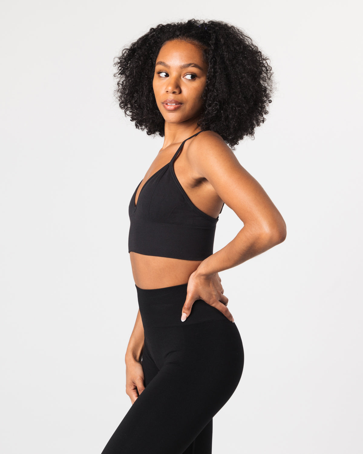 Seamless Ribbed Bra for Women - Comfortable Wireless Support Bra in Black - Perfect for Yoga, Workouts, and Everyday Wear