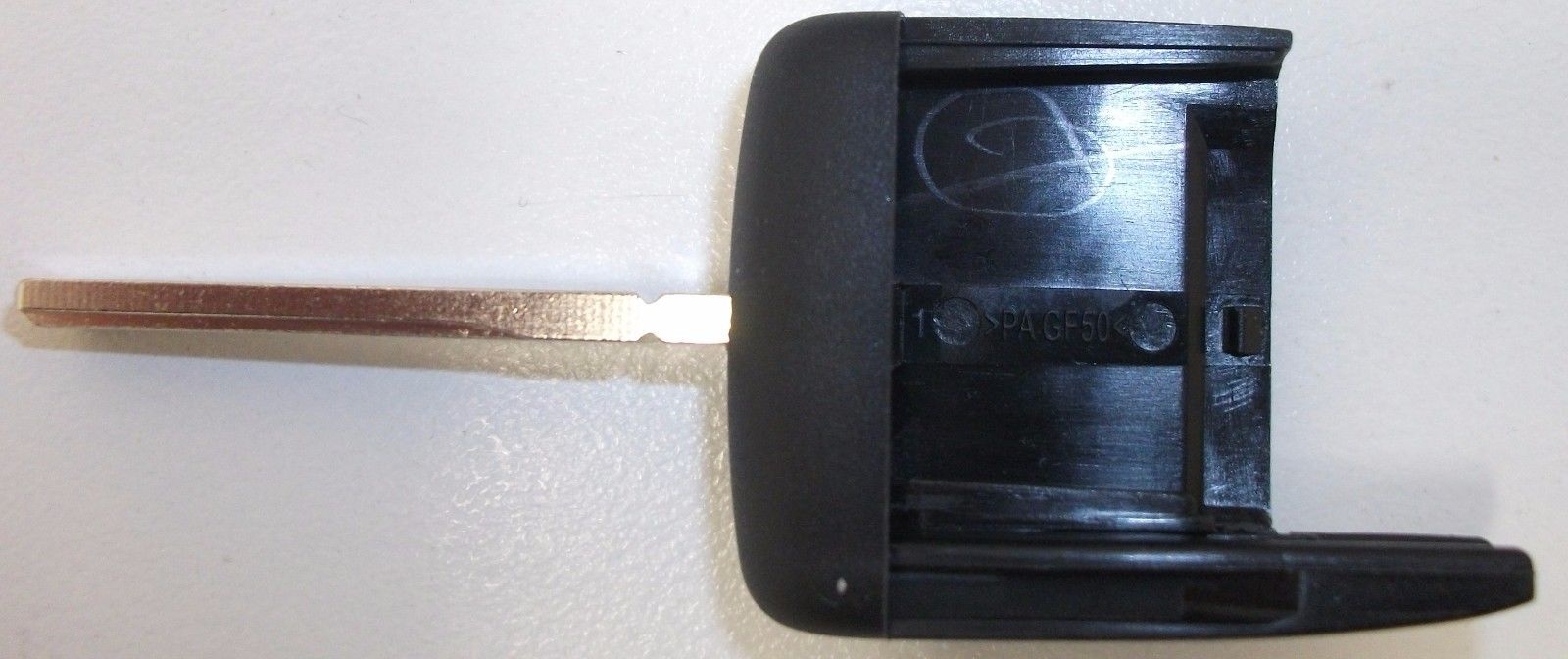 VE Commodore Blank Car Key with Chevrolet Logo 92193937 - Replacement Key for VE Commodore Models, Perfect for Key Duplication and Spare Car Keys