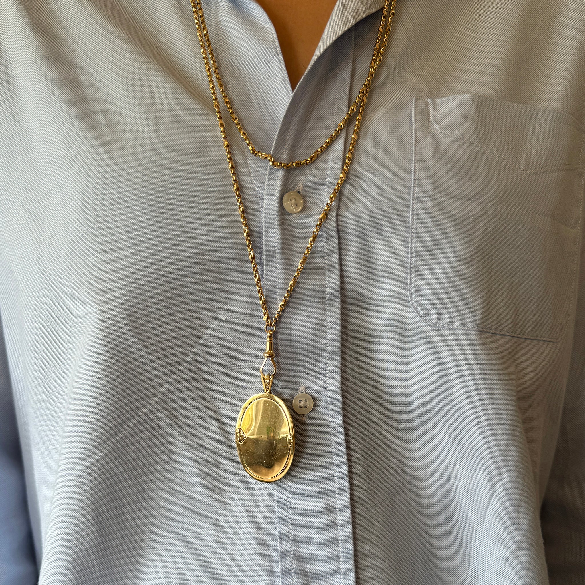 Victorian Style 18K Yellow Gold Oval Locket Pendant with Diamond Accents - Perfect for Anniversary Gifts & Bridal Jewelry