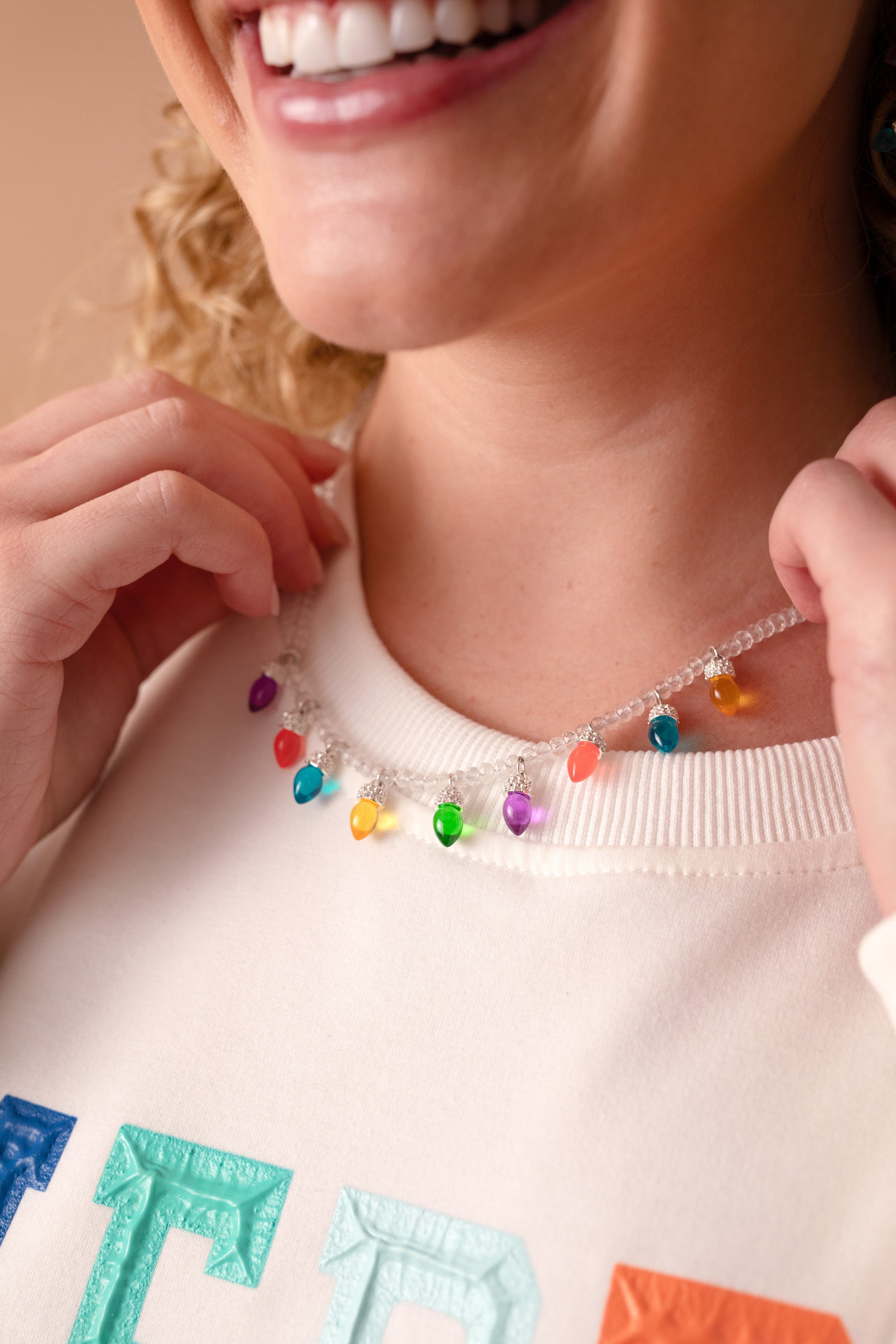 Christmas Light Bulb Necklace - Festive Holiday LED Jewelry for Women & Girls - Perfect for Christmas Parties, Gifts & Seasonal Decorations