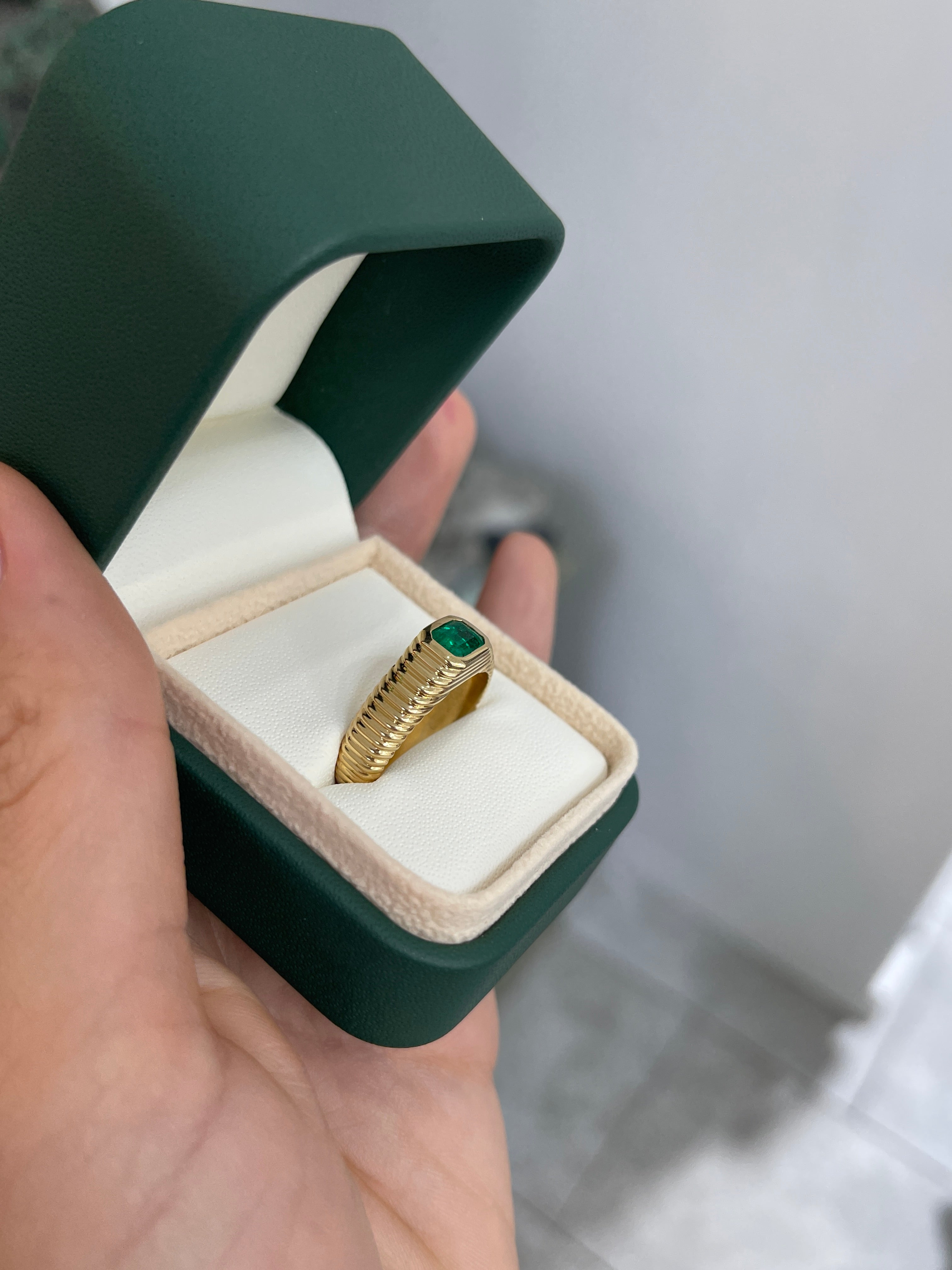 18K Yellow Gold Colombian Emerald Men's Ring - 0.81 Carat Ribbed Bezel, Size 9 | Luxury Wedding Band, Anniversary Gift for Him, Formal Jewelry for Special Occasions