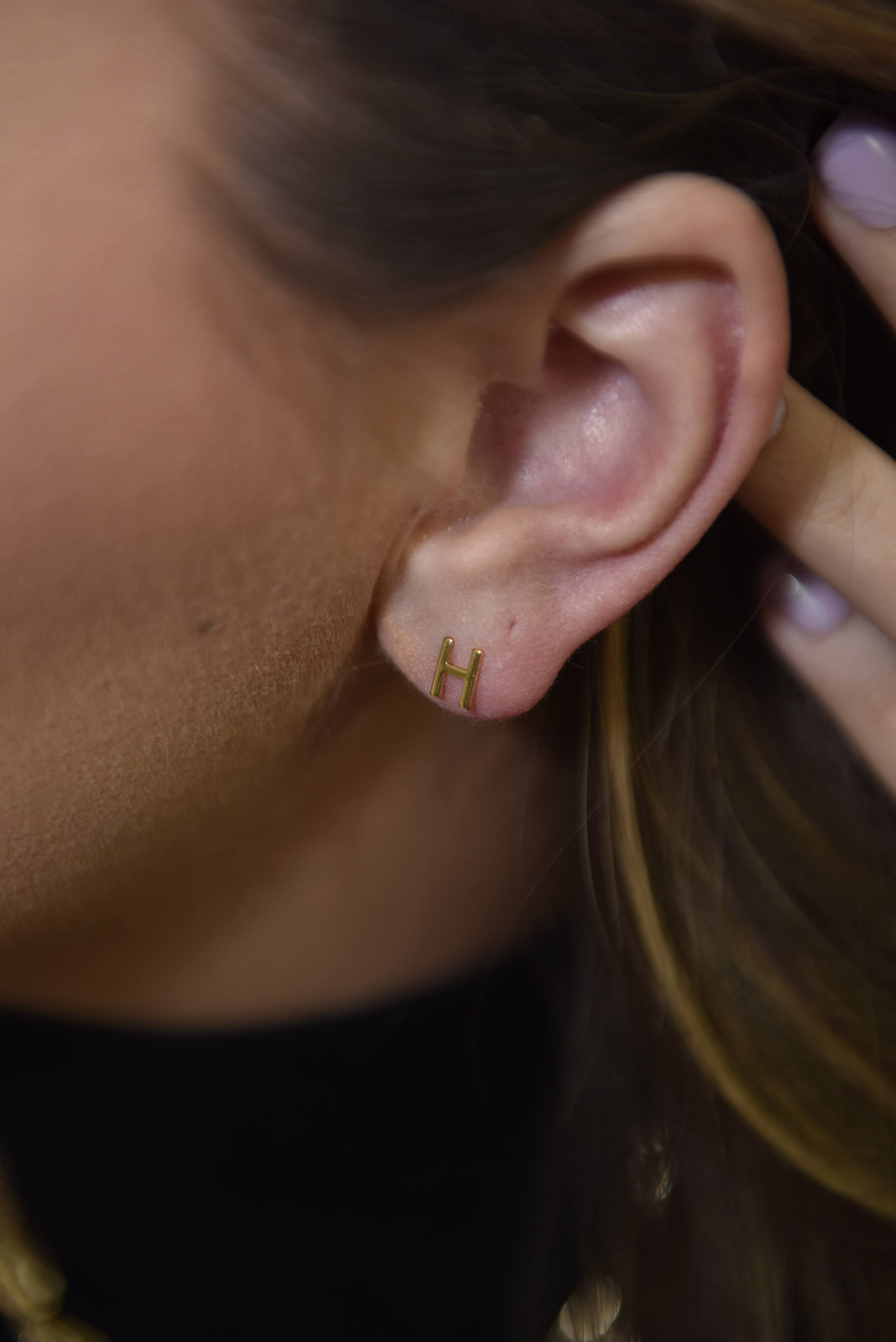 Gold Initial Stud Earrings for Women - Personalized A-Z Letter Earrings - Minimalist Dainty Jewelry Gift for Her - Perfect for Everyday Wear, Birthdays & Special Occasions