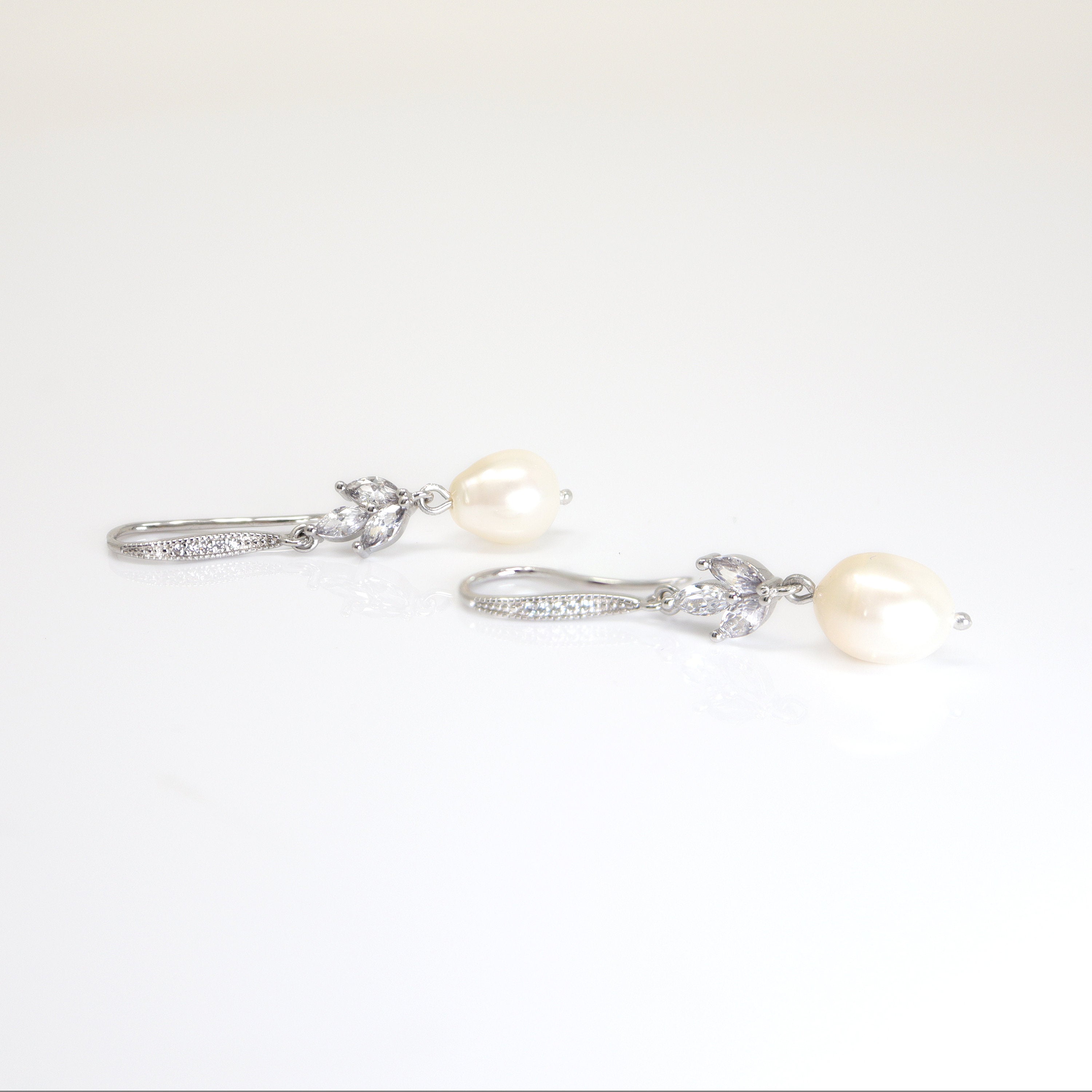 Swarovski Crystal Freshwater Pearl Vine Leaf Necklace & Earrings Set - Bridal Jewelry, Statement Cz Earrings for Wedding, Party & Special Occasions