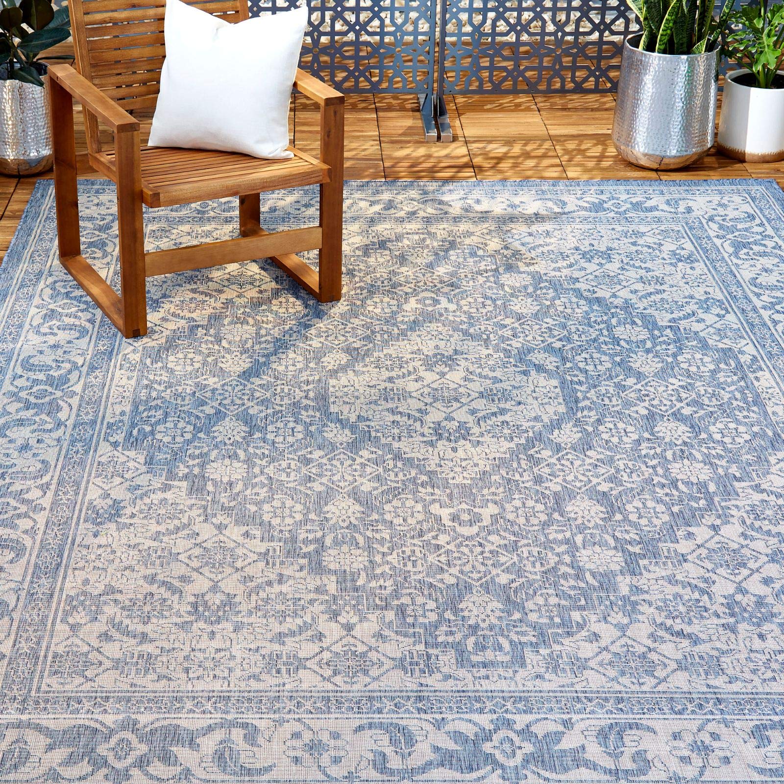 Nicole Miller New York Patio Country Dahlia Transitional Medallion Indoor/Outdoor Area Rug - Blue & Grey - 7'9