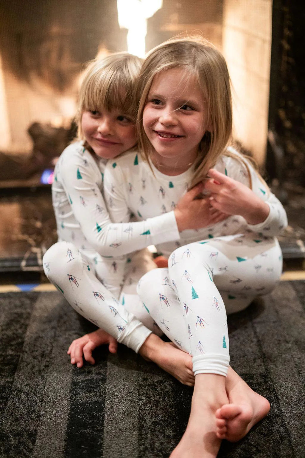 Kids' Ski-Themed Long Sleeve Pajama Set - Warm & Cozy Winter Sleepwear for Boys & Girls - Perfect for Bedtime, Lounging & Holiday Gifts