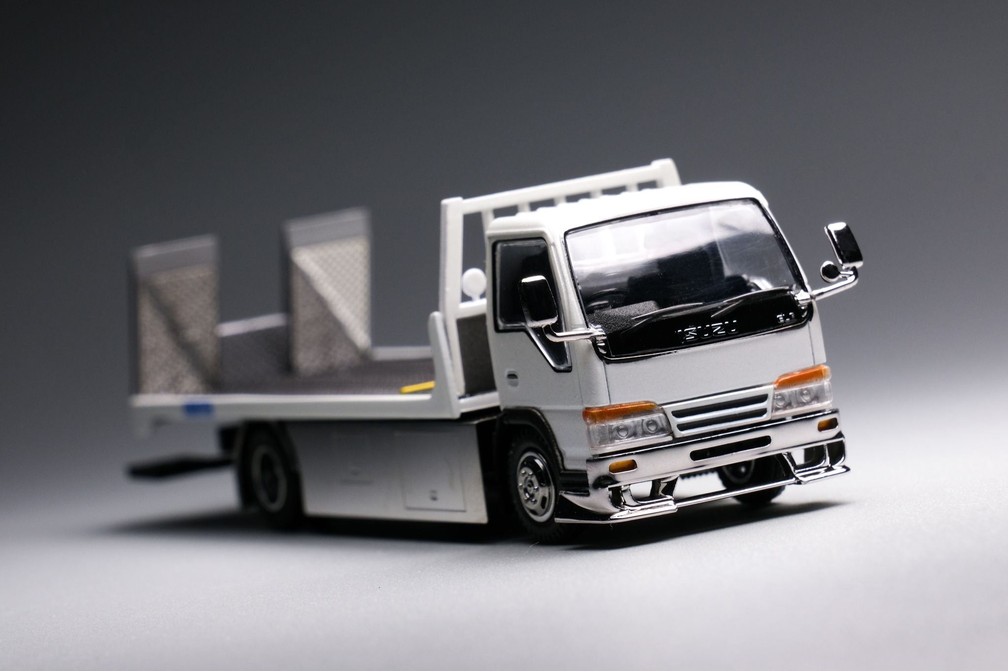 Peako Model x YES Model Flatbed Tow Truck in White V2 - Heavy Duty Towing Vehicle for Car Transport & Recovery - Perfect for Auto Shops, Roadside Assistance & Emergency Towing Services