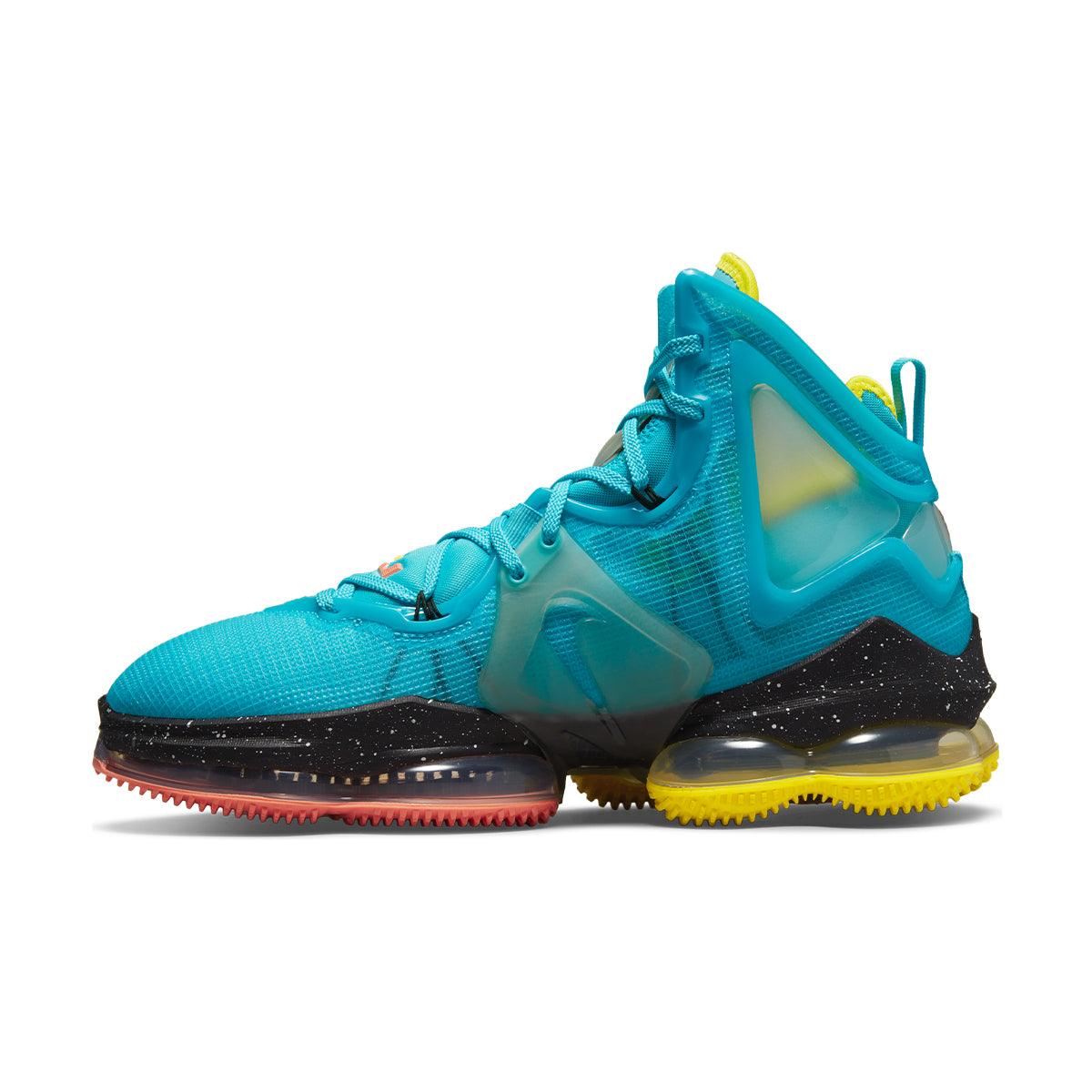 LeBron 19 'Christmas' Basketball Shoes - Limited Edition Holiday Sneakers for Men - High-Performance NBA Court & Streetwear Fashion (Perfect for Gifts, Games & Festive Outfits)
