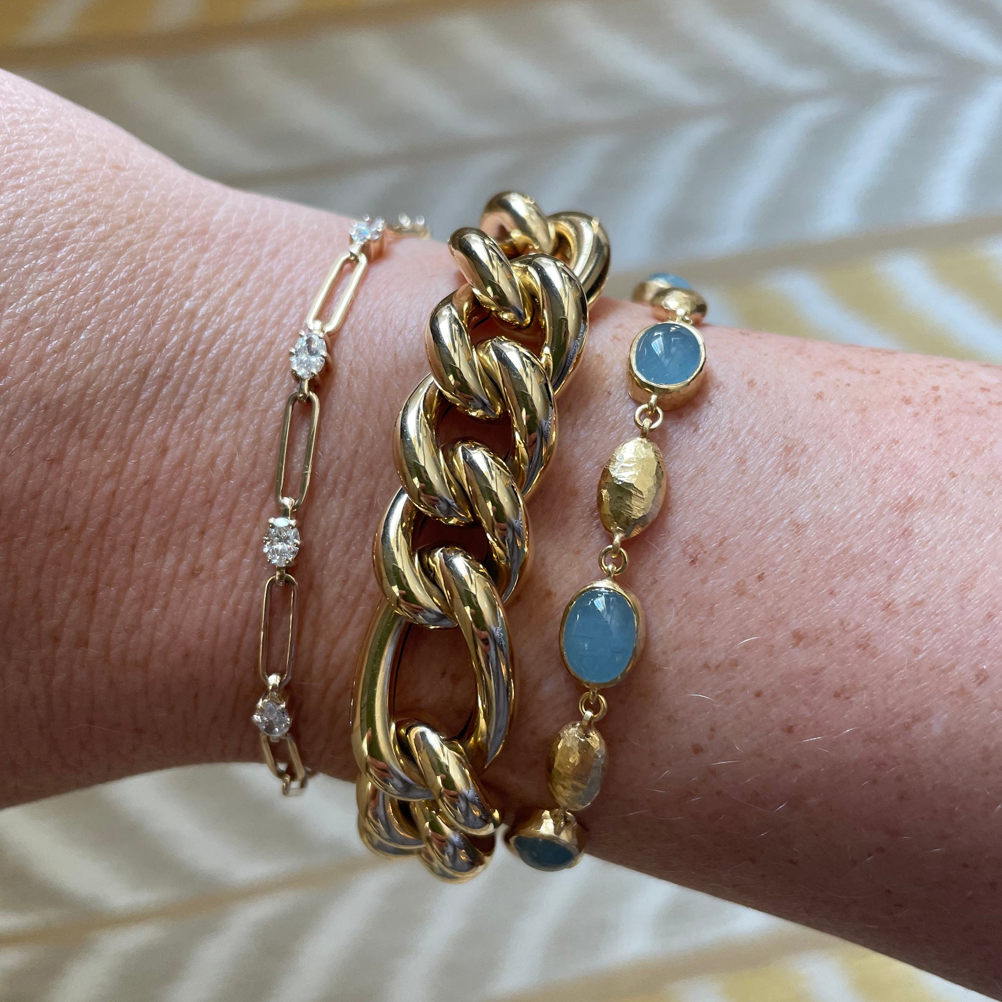 18K Yellow Gold Italian Curb Link Bracelet for Women - Elegant Solid Gold Chain Bracelet Jewelry Gift for Her - Perfect for Parties, Weddings & Special Occasions