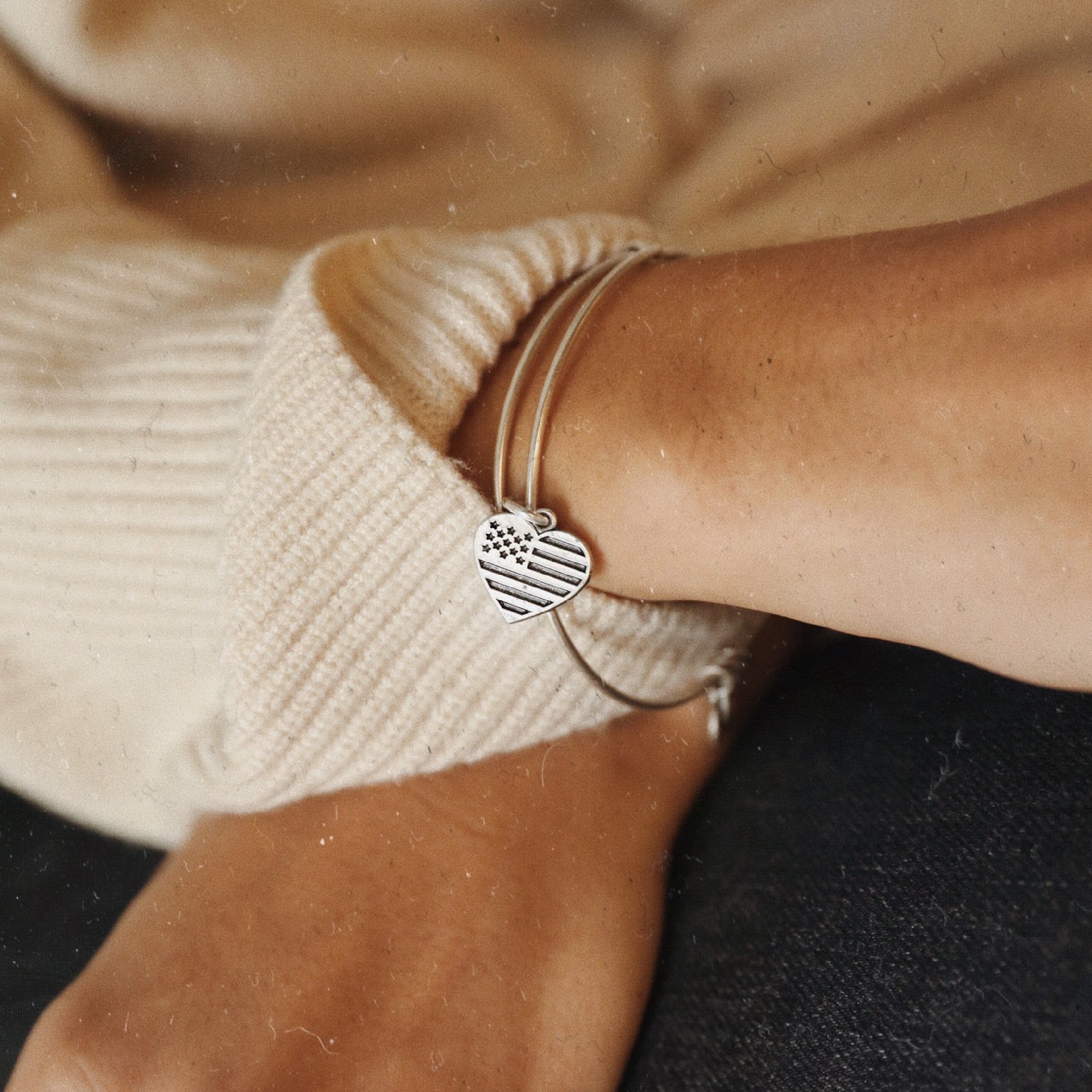 American Flag Heart Charm Bangle - Patriotic Bracelet for Women, 4th of July, Veterans Day & Independence Day Celebrations