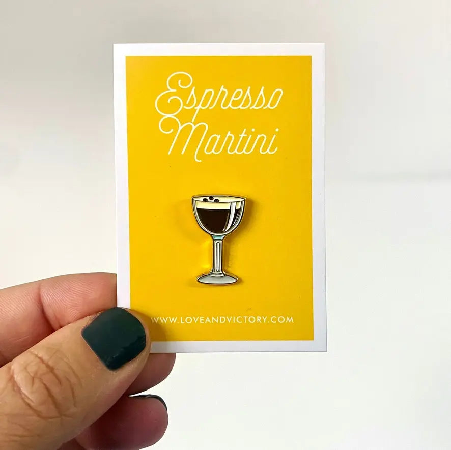 Love Victory Whiskey On The Rocks Cocktail Pin - Vintage Style Enamel Lapel Pin for Whiskey Lovers, Bartenders & Bourbon Enthusiasts - Perfect for Jackets, Hats, Bags & Whiskey Tasting Events