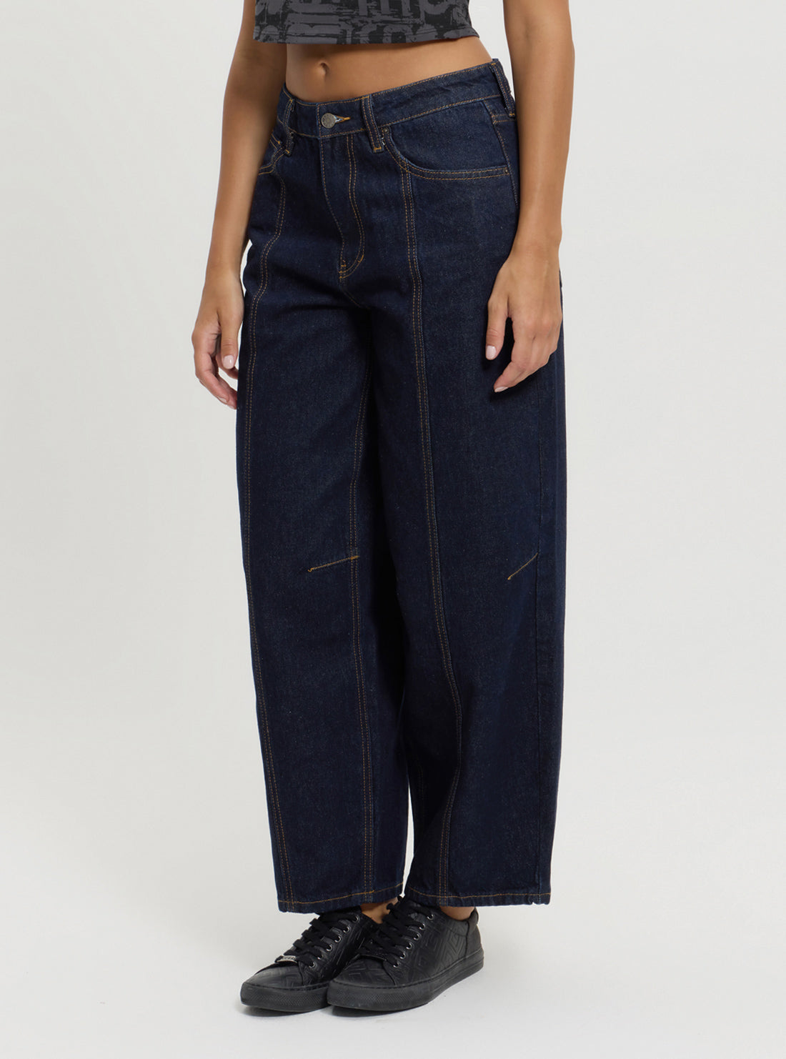 Guess Originals Tapered Baggy Jeans for Women - High Waist Distressed Denim Pants - Casual Streetwear & Everyday Comfort