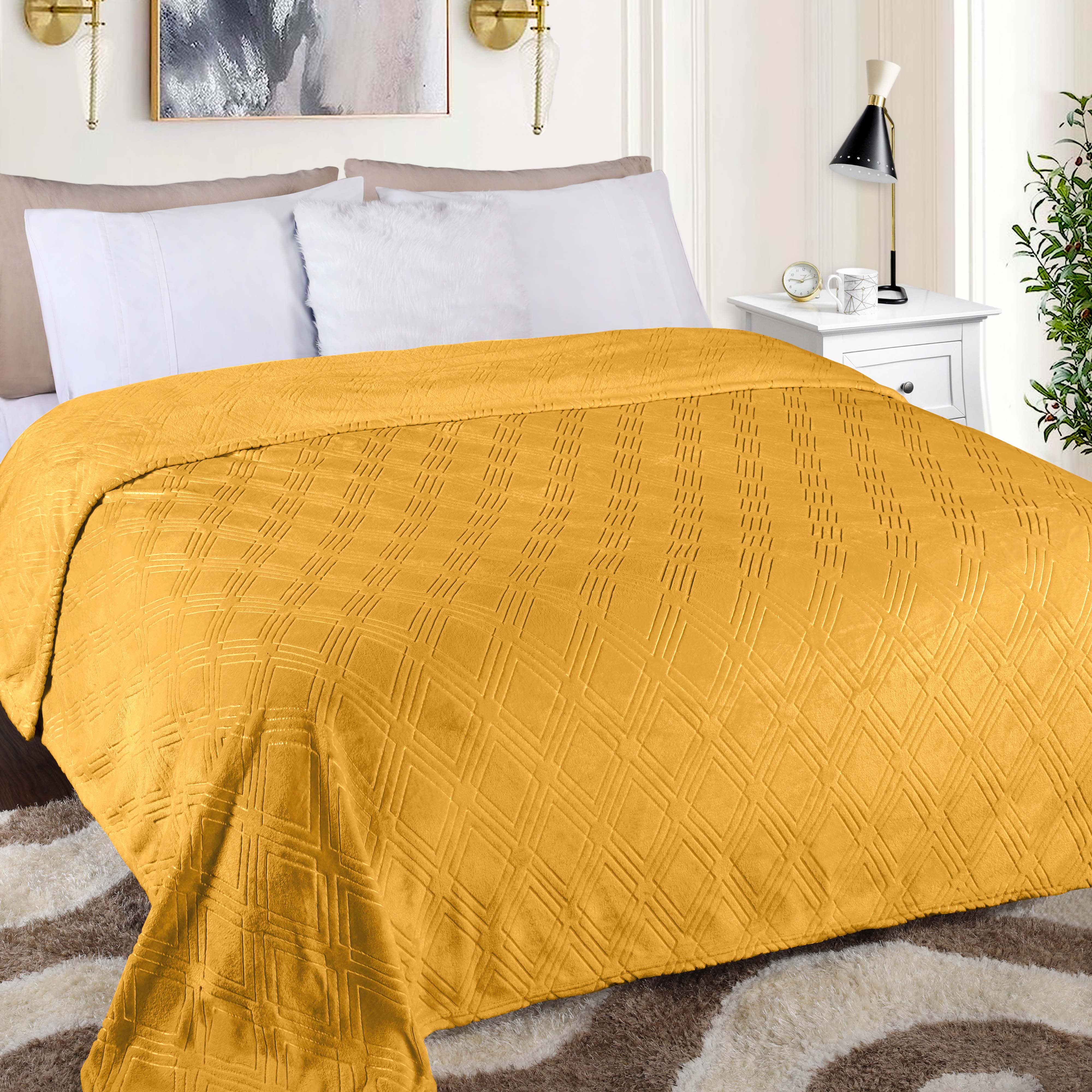 Premium Alaska Diamond Plush Fleece Blanket - Ultra Soft & Cozy Throw for Bed, Sofa, and Travel - Warm Winter Blanket for Home, Office, and Camping