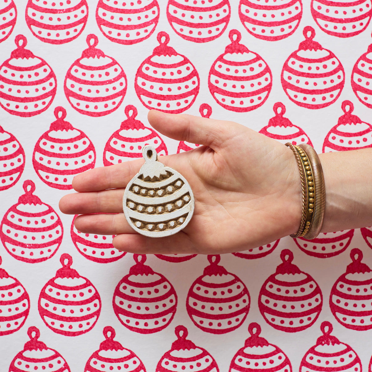 Handmade Wooden Christmas Ornament Bauble - Perfect for Holiday Tree Decorations, DIY Crafts, and Festive Home Decor