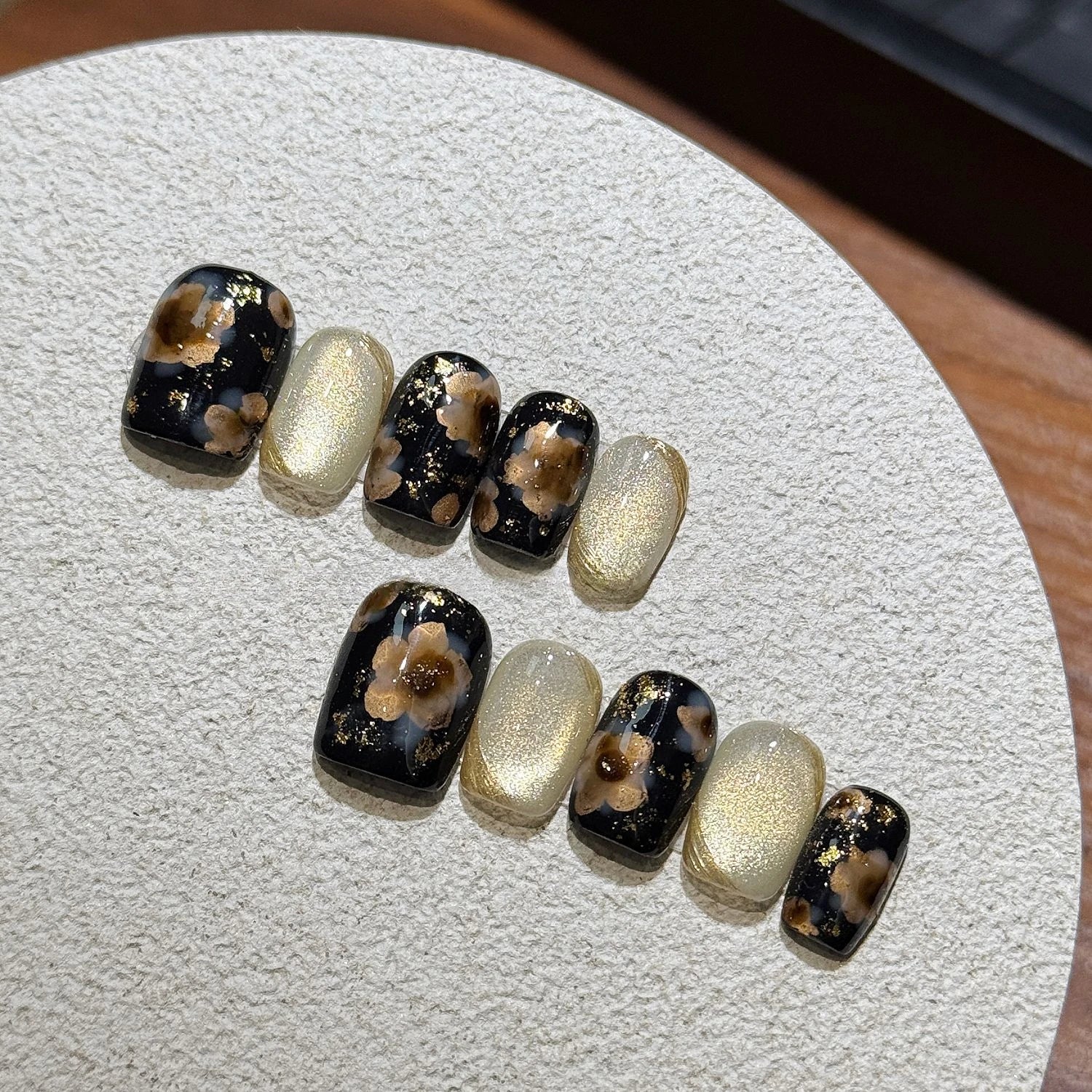 10Pcs Black Cat Eye Press on Nails with Star Designs - Short Round Fake Nails for Women - Handmade Artificial Nails for Daily Wear, Parties & Special Occasions