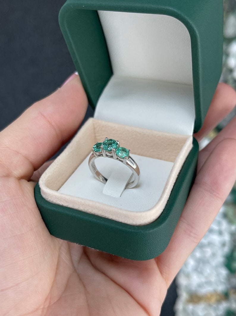 1.65tcw 18K White Gold Prong Emerald Medium Green Round Cut 3 Stone Trilogy Statement Ring for Women - Elegant Wedding, Anniversary, Engagement Jewelry Gift