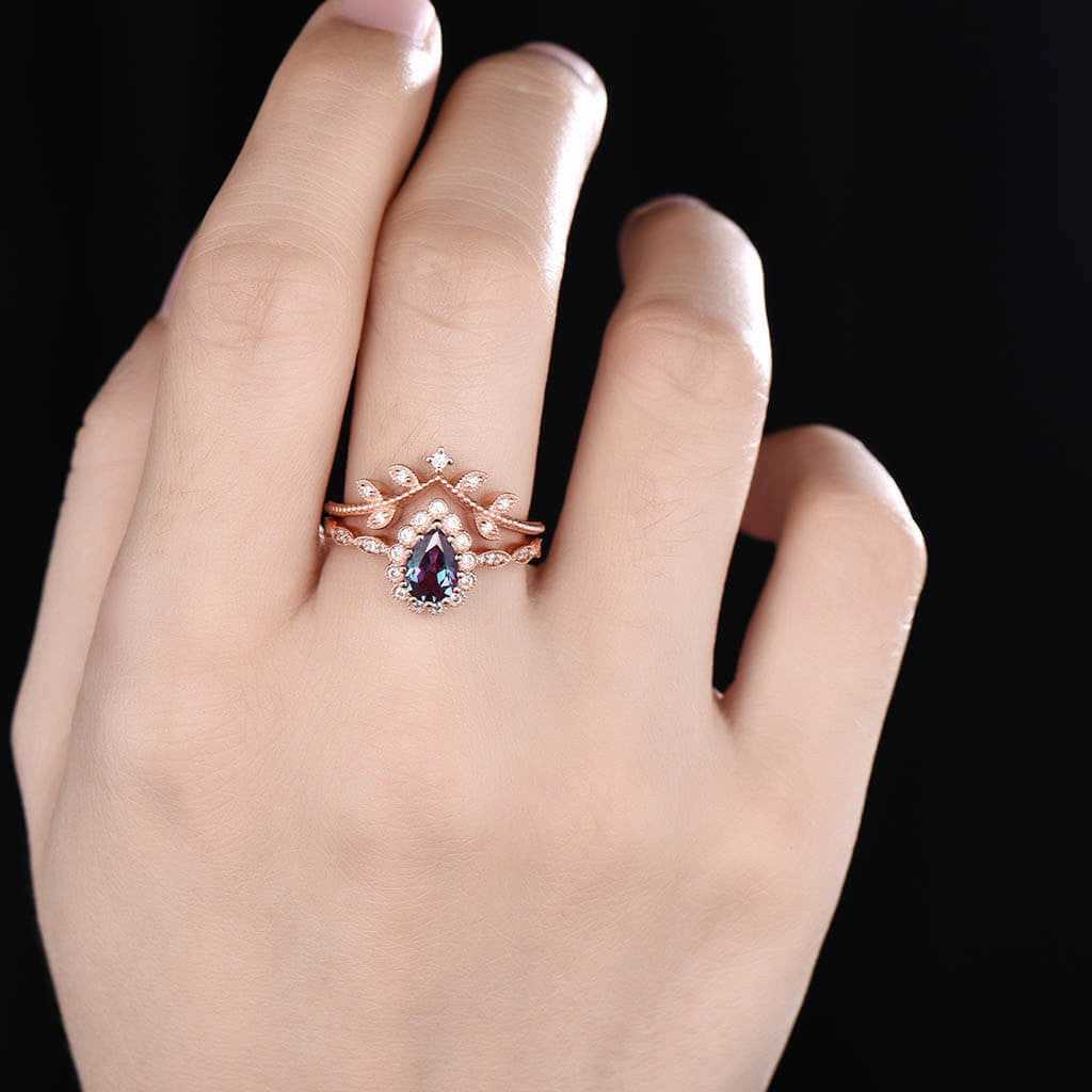 14K/18K Diamond Halo Alexandrite Engagement Ring Wedding Set for Women - Vintage Style Gemstone Bridal Jewelry for Proposal, Anniversary & Special Occasions