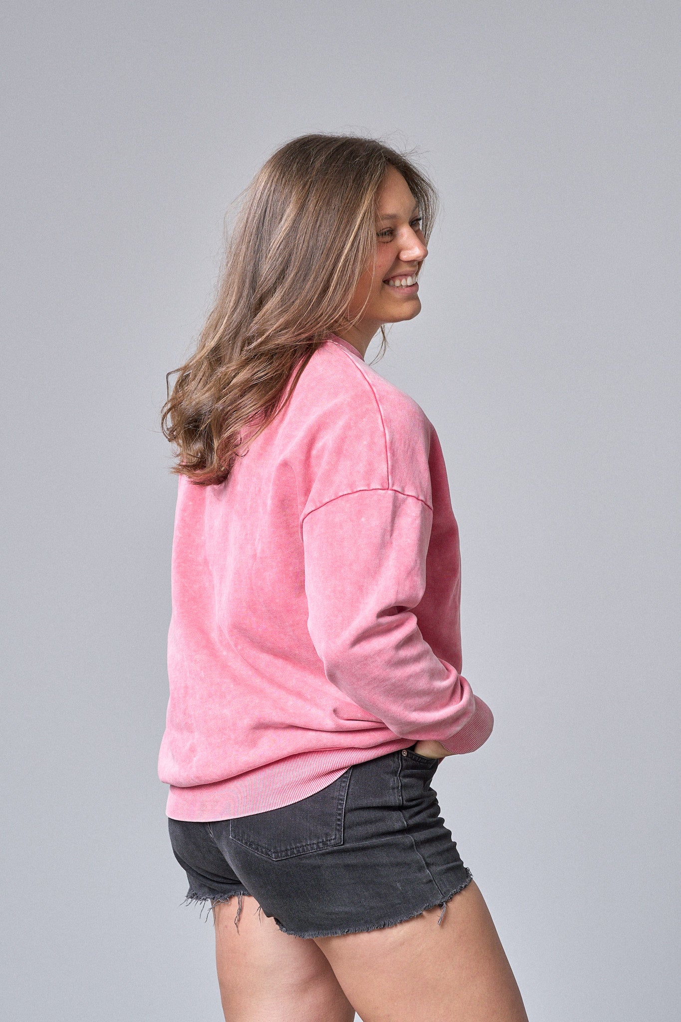 Electric Pink Washed Crewneck Sweatshirt for Adults - Soft & Stylish Casual Wear for Everyday Comfort