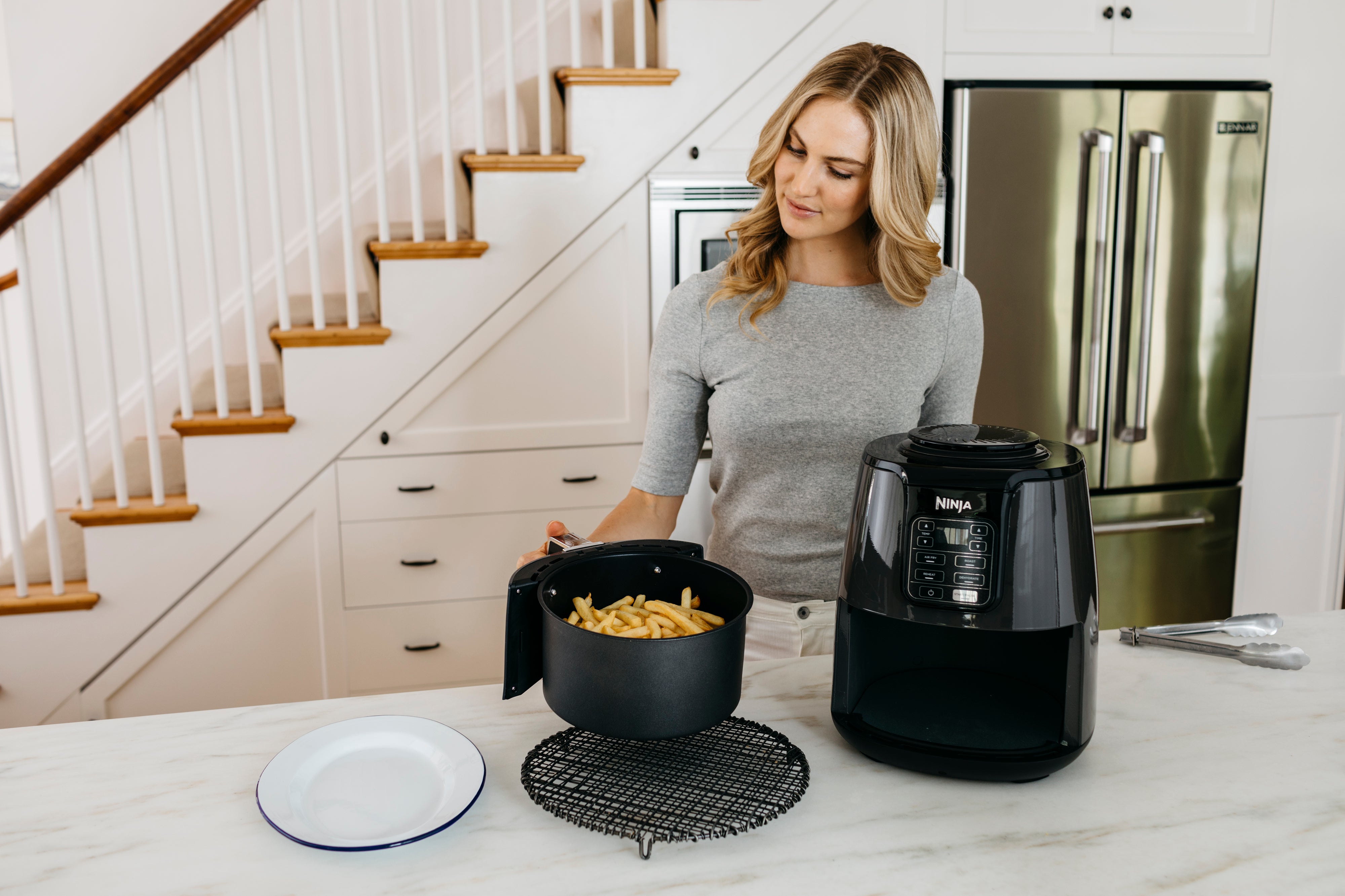 Ninja AF100 Air Fryer - 4 Quart Digital Air Fryer with 4-in-1 Functionality for Roasting, Baking, Reheating & Dehydrating - Perfect for Healthy Cooking, Quick Meals & Family Dinners