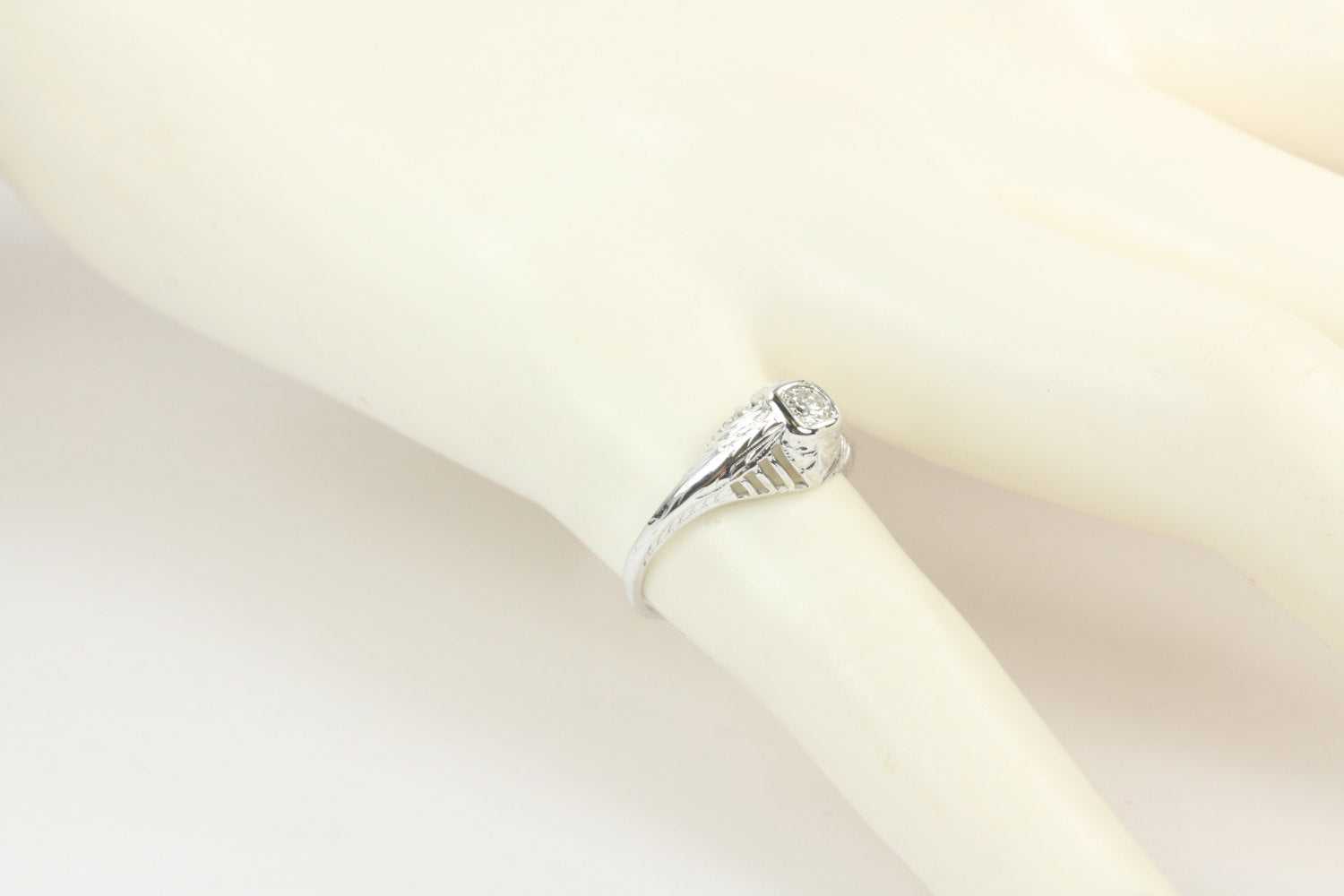 0.20 Carat Old European Cut Diamond Solitaire Engagement Ring in 18K Gold - Perfect for Proposals, Weddings & Anniversary Gifts
