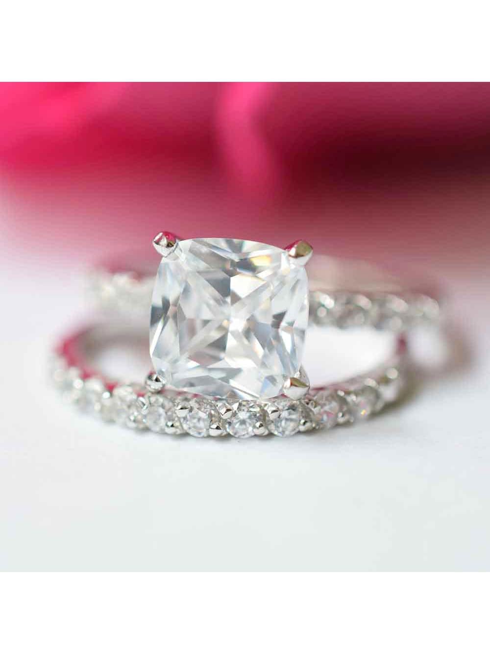 Elegant Cushion Cut CZ Wedding Ring Set for Women - Sparkling Bridal Jewelry Gift for Wife, Fiancee & Mom - Perfect for Anniversaries, Engagements & Special Occasions