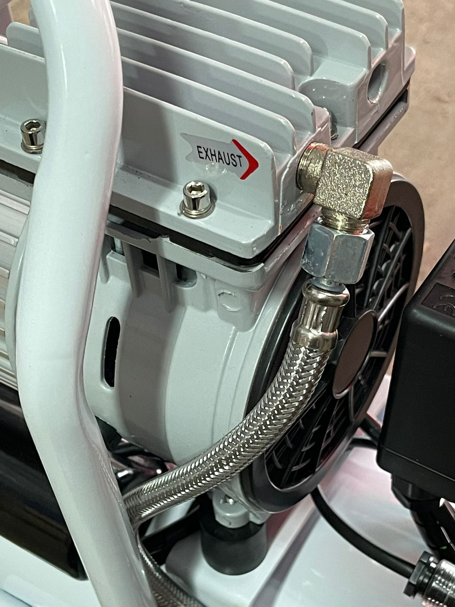 Aiko 1.5HP 9L Oil-Free Silent Air Compressor (White) | Model GDG09 WHITE | Perfect for Home DIY, Nail Salons & Small Workshops