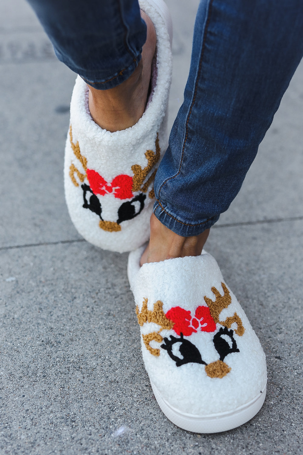 Cozy Christmas Reindeer Print Fleece Slippers for Women & Men - Warm Winter House Shoes for Holiday Gifts & Indoor Comfort