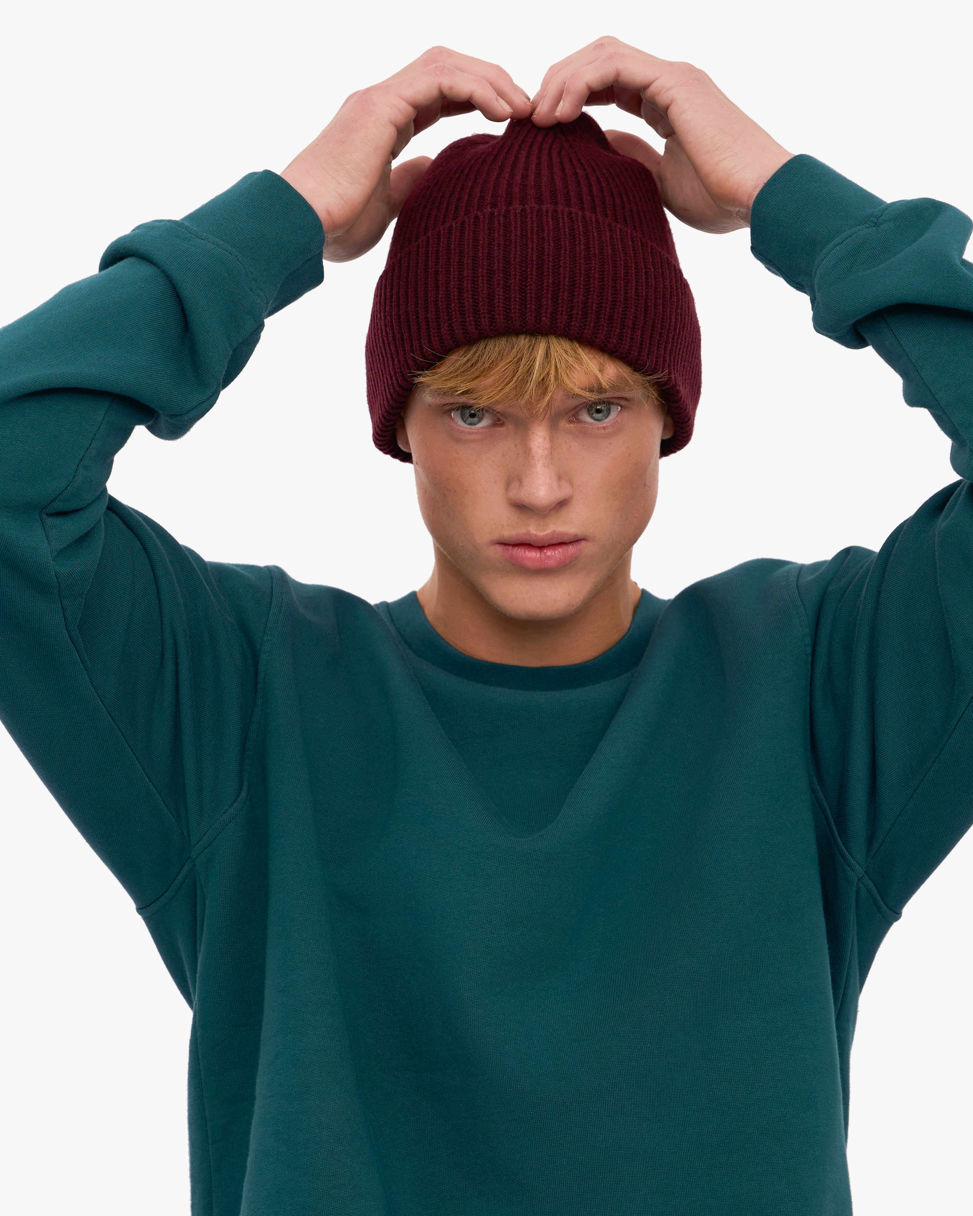 Premium Merino Wool Beanie for Men & Women - Soft Winter Hat in Oxblood Red - Warm Knit Cap for Skiing, Hiking & Outdoor Activities