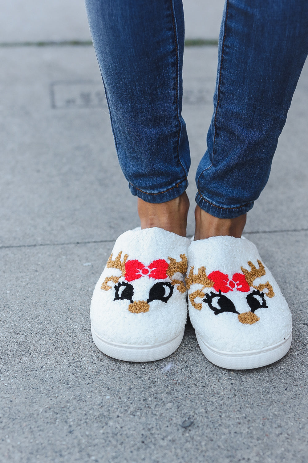 Cozy Christmas Reindeer Print Fleece Slippers for Women & Men - Warm Winter House Shoes for Holiday Gifts & Indoor Comfort