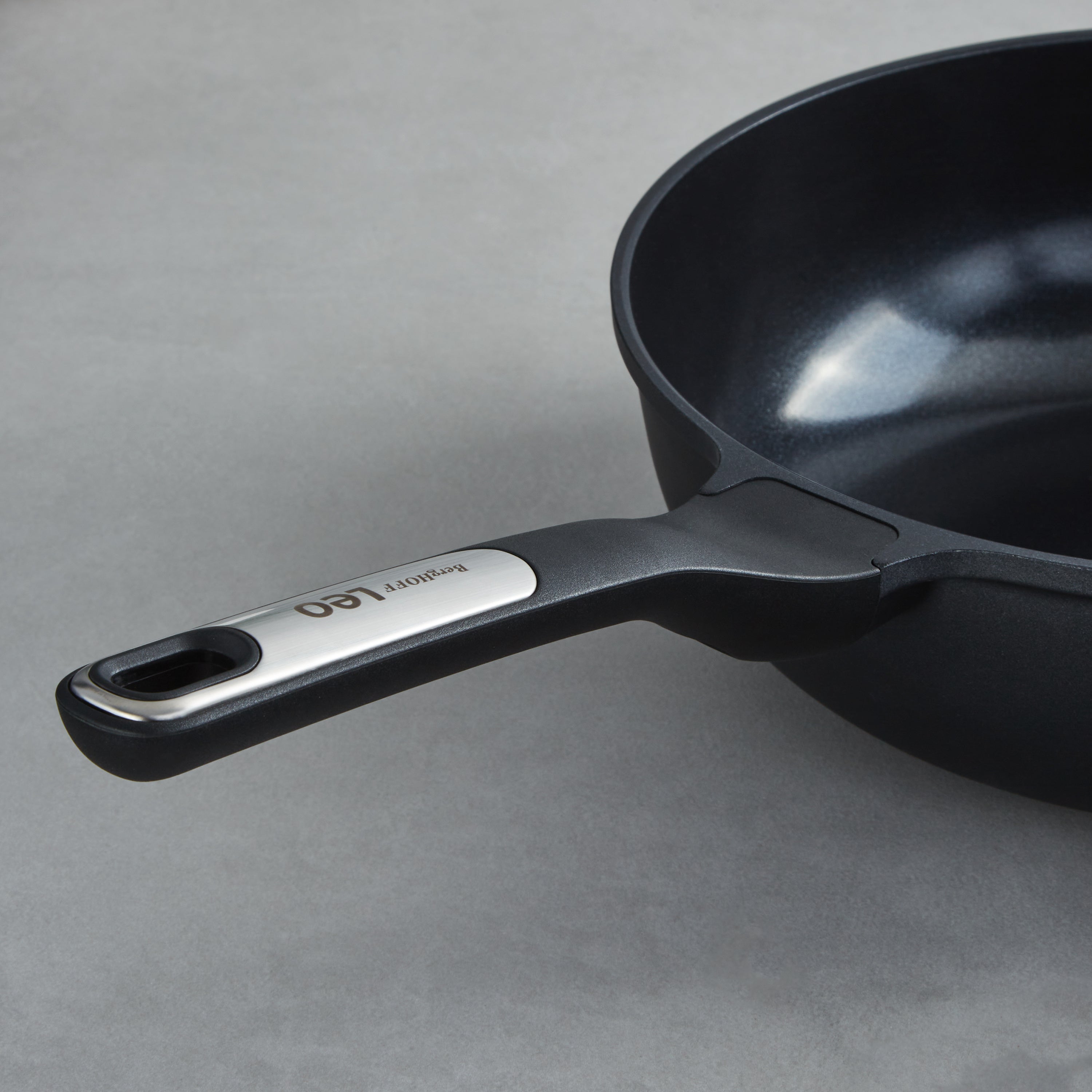 BergHOFF Leo Phantom Nonstick Ceramic 11-Inch Wok Pan 4.6 Quart | Eco-Friendly Recycled Material | Perfect for Stir-Frying, Sautéing & Asian Cooking