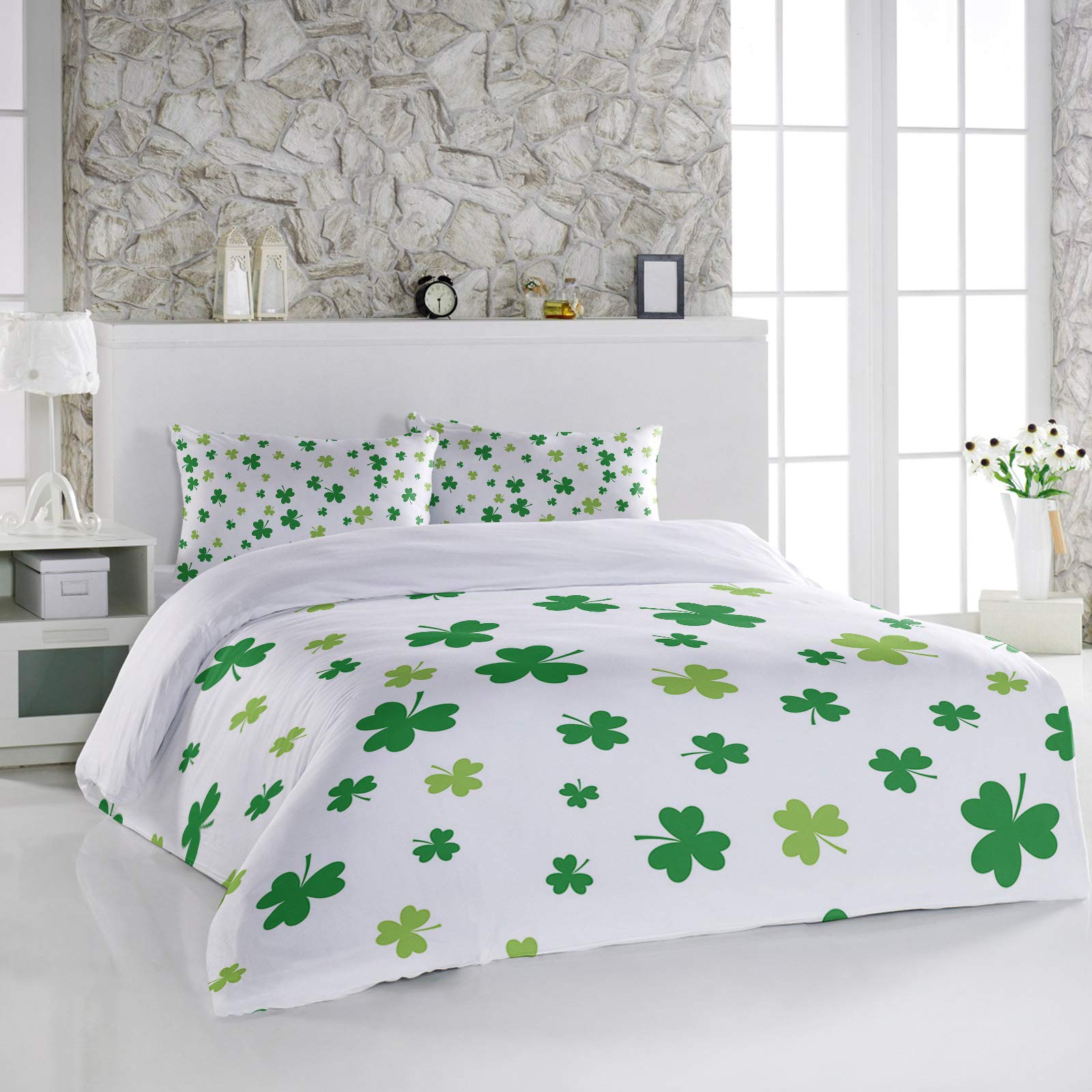 3-Piece Saint Patrick's Day Duvet Cover Set with Shamrock Leaves - Super Soft Luxury Bedding for Kids, Teens & Adults | Irish Festival Decor for Bedroom, Dorm & Guest Room