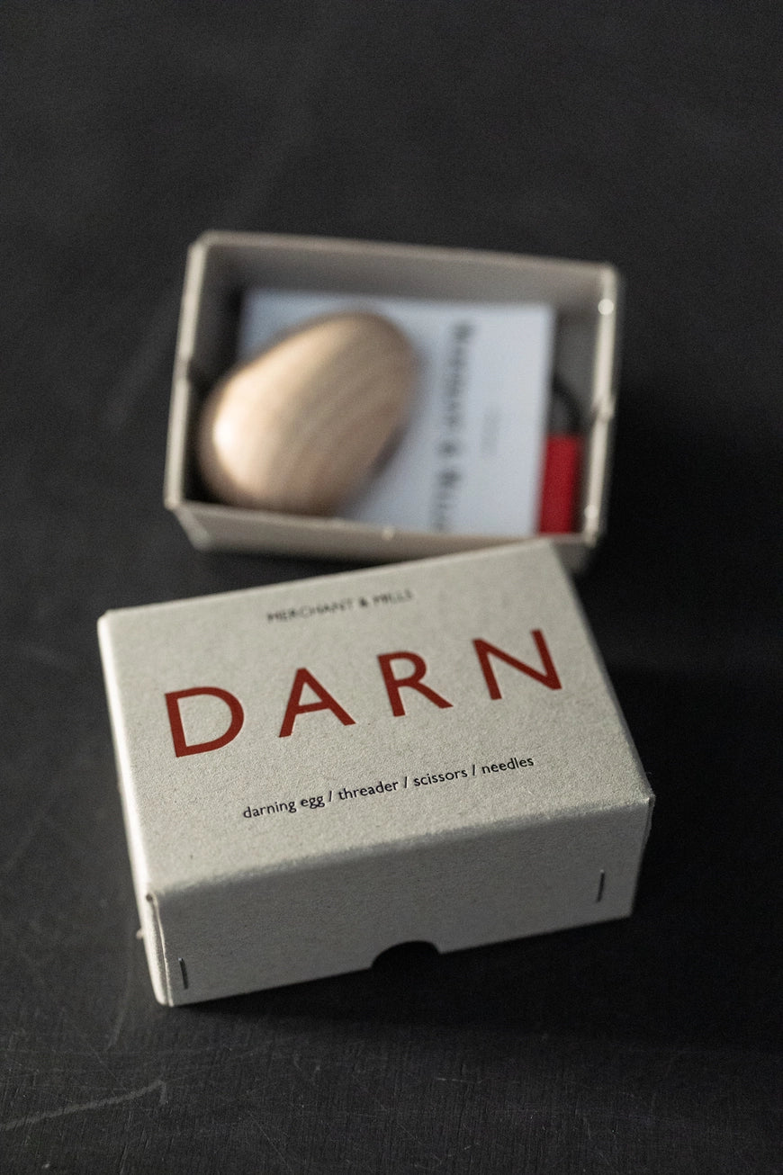 Essential Darning Kit for Clothes Repair - Needle Threader, Thimble & Wool Yarn - Perfect for Mending Socks, Sweaters & Fabrics at Home