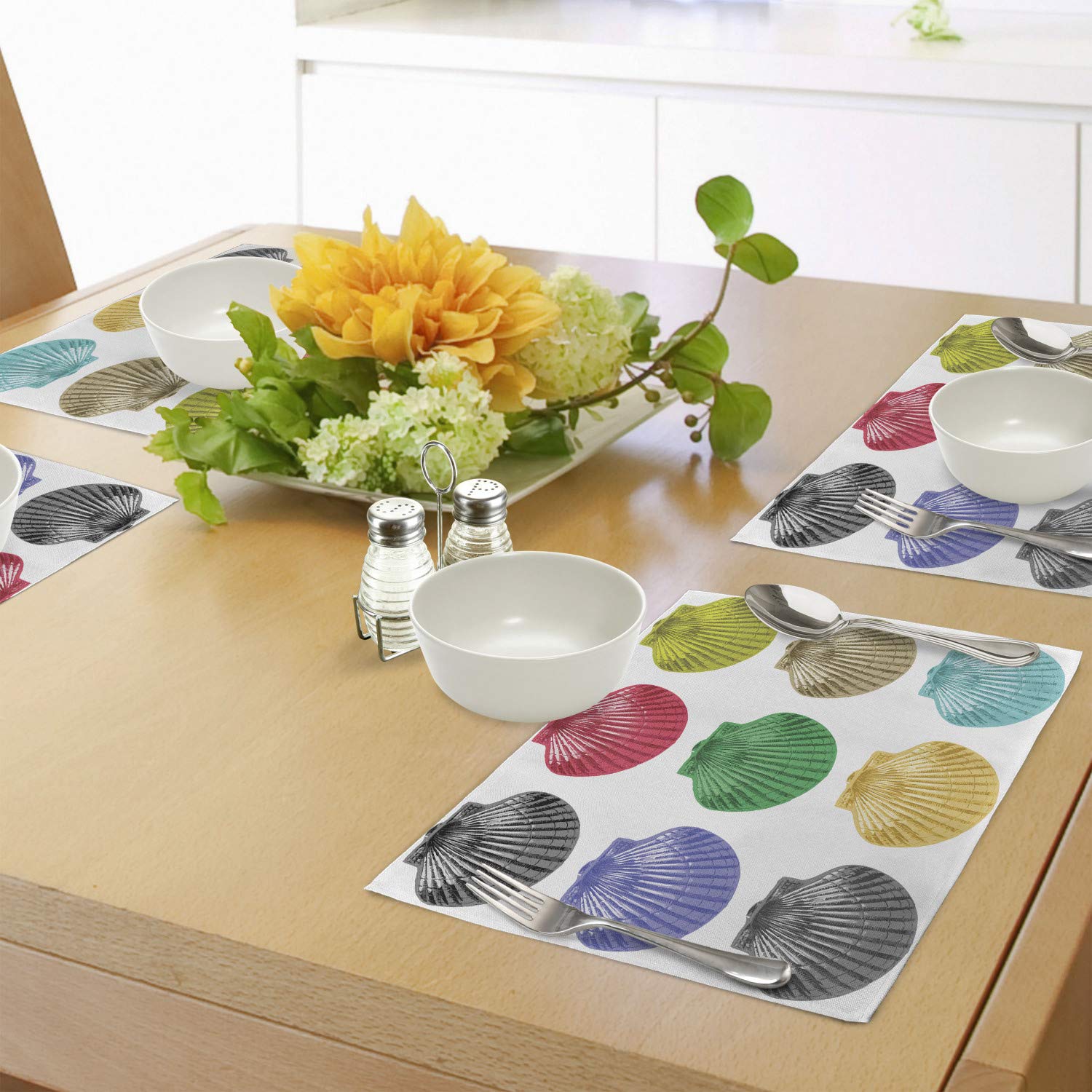 Ambesonne 4-Piece Seashell Placemats Set - Vibrant Ocean Pop Art Design, Washable Fabric Table Mats for Dining Room & Kitchen Decor | Perfect for Beach-Themed Parties, Summer Entertaining & Coastal Home Styling